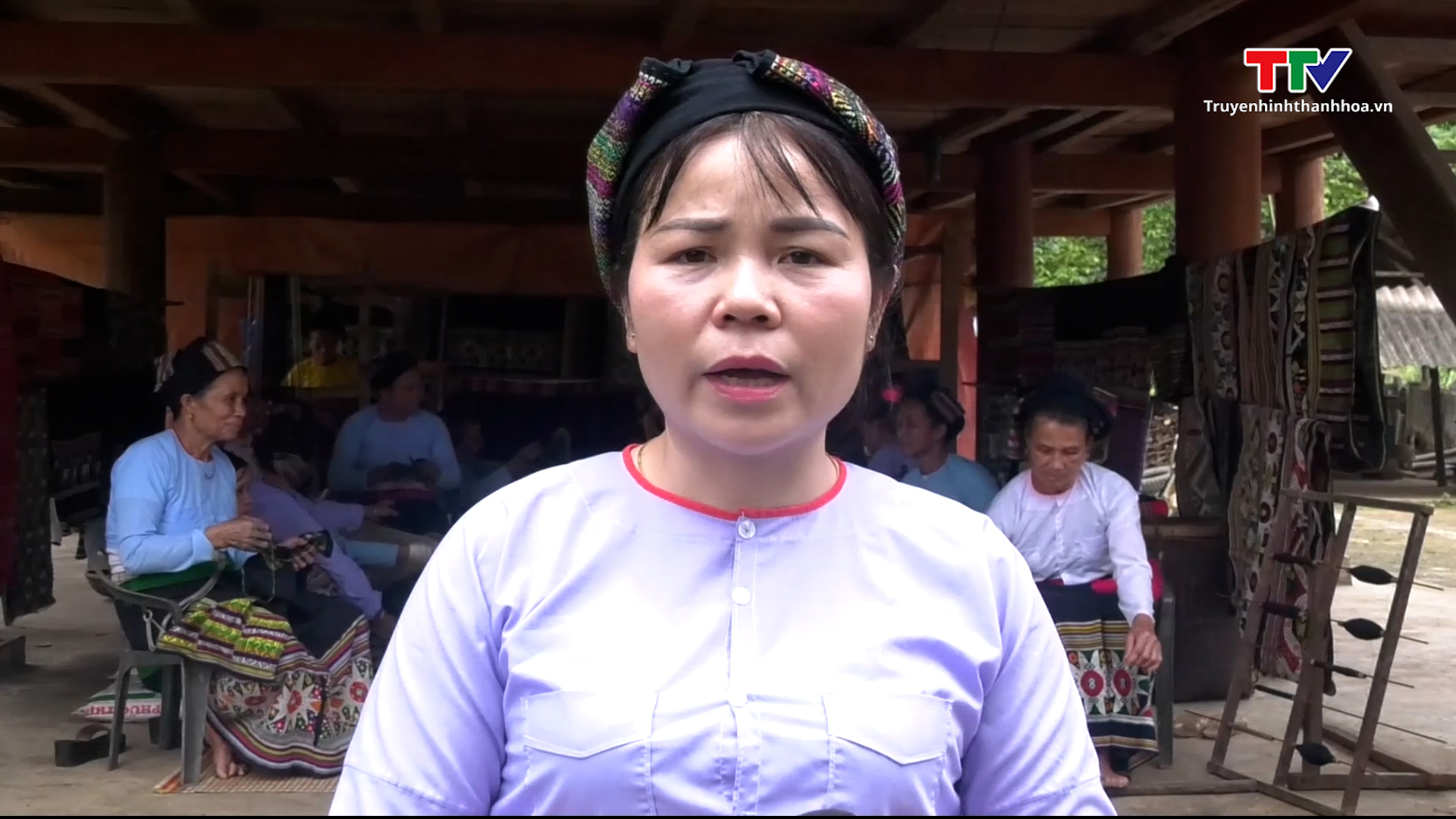 Người phụ nữ dân tộc Thái nỗ lực giữ gìn nghề dệt thổ cẩm truyền thống- Ảnh 3.