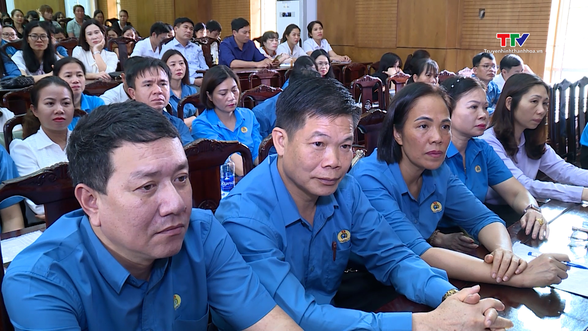 Đại biểu Quốc hội tỉnh Thanh Hoá tiếp xúc cử tri là công nhân, viên chức, người lao động trên địa bàn tỉnh- Ảnh 2.