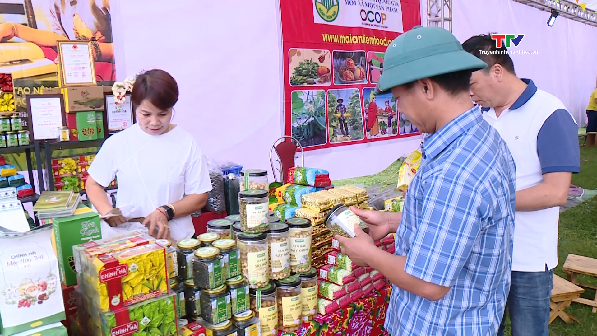 Khai mạc phiên chợ thực phẩm an toàn tại huyện Cẩm Thuỷ- Ảnh 1.