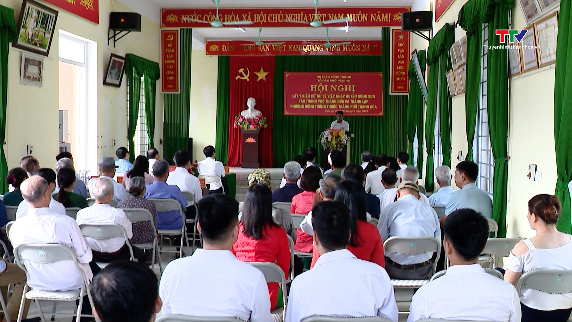 Bí thư Tỉnh ủy Đỗ Trọng Hưng dự hội nghị lấy ý kiến cử tri về việc nhập huyện Đông Sơn vào TP Thanh Hóa- Ảnh 1.