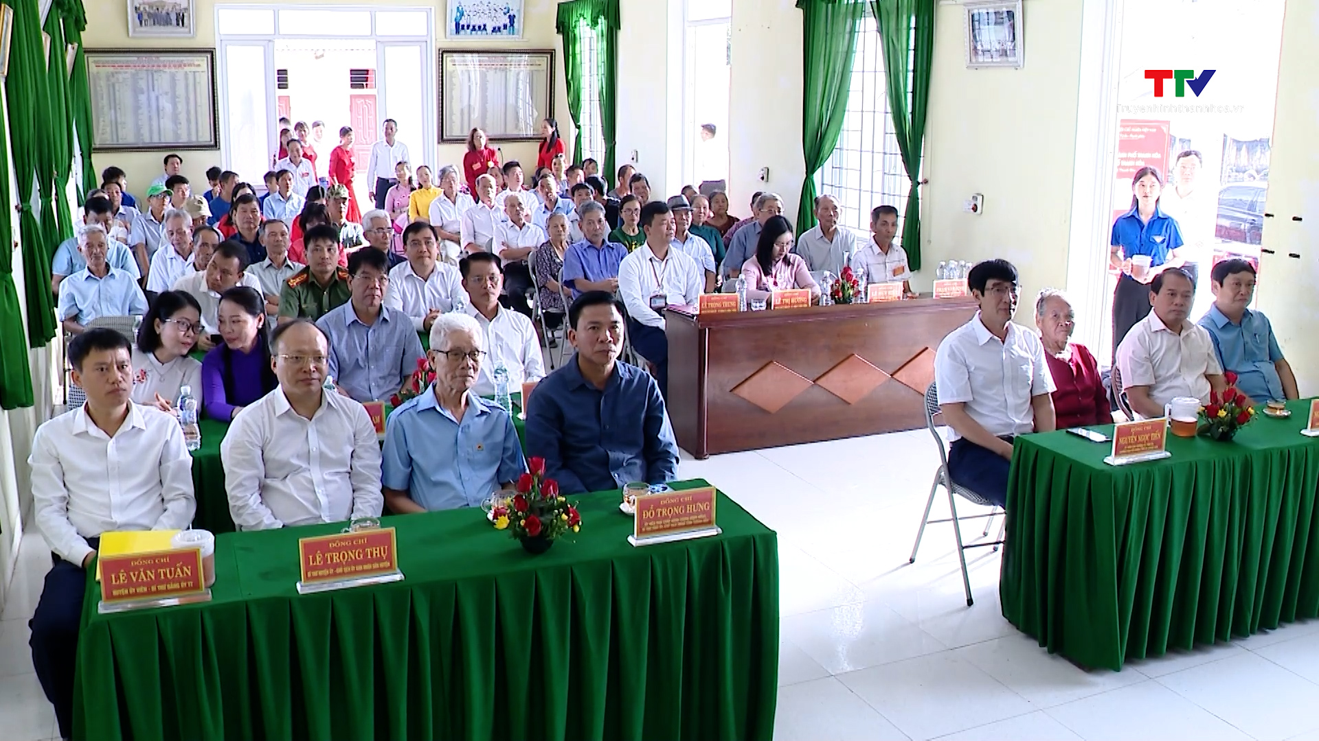 Bí thư Tỉnh ủy Đỗ Trọng Hưng dự hội nghị lấy ý kiến cử tri về việc nhập huyện Đông Sơn vào TP Thanh Hóa- Ảnh 2.