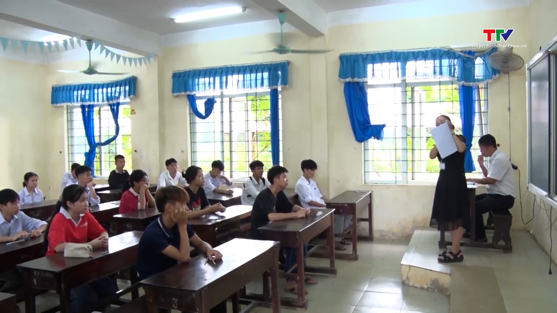 Huyện Cẩm Thủy: Buổi sáng thi môn Ngữ văn toàn huyện có 07 thí sinh vắng mặt- Ảnh 1.