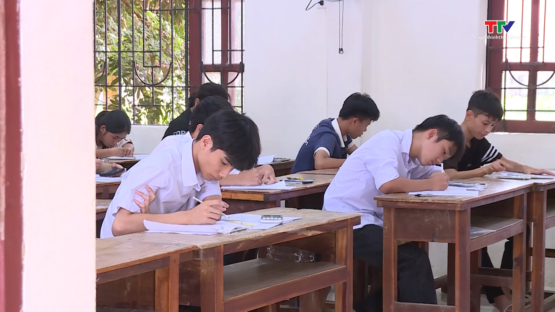 Thanh Hoá hoàn thành kỳ thi tuyển sinh vào lớp 10 THPT năm học 2024 - 2025- Ảnh 1.