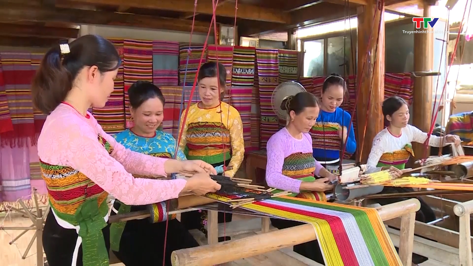Miền núi Thanh Hóa bảo tồn nghề dệt thổ cẩm gắn với phát triển du lịch- Ảnh 1.