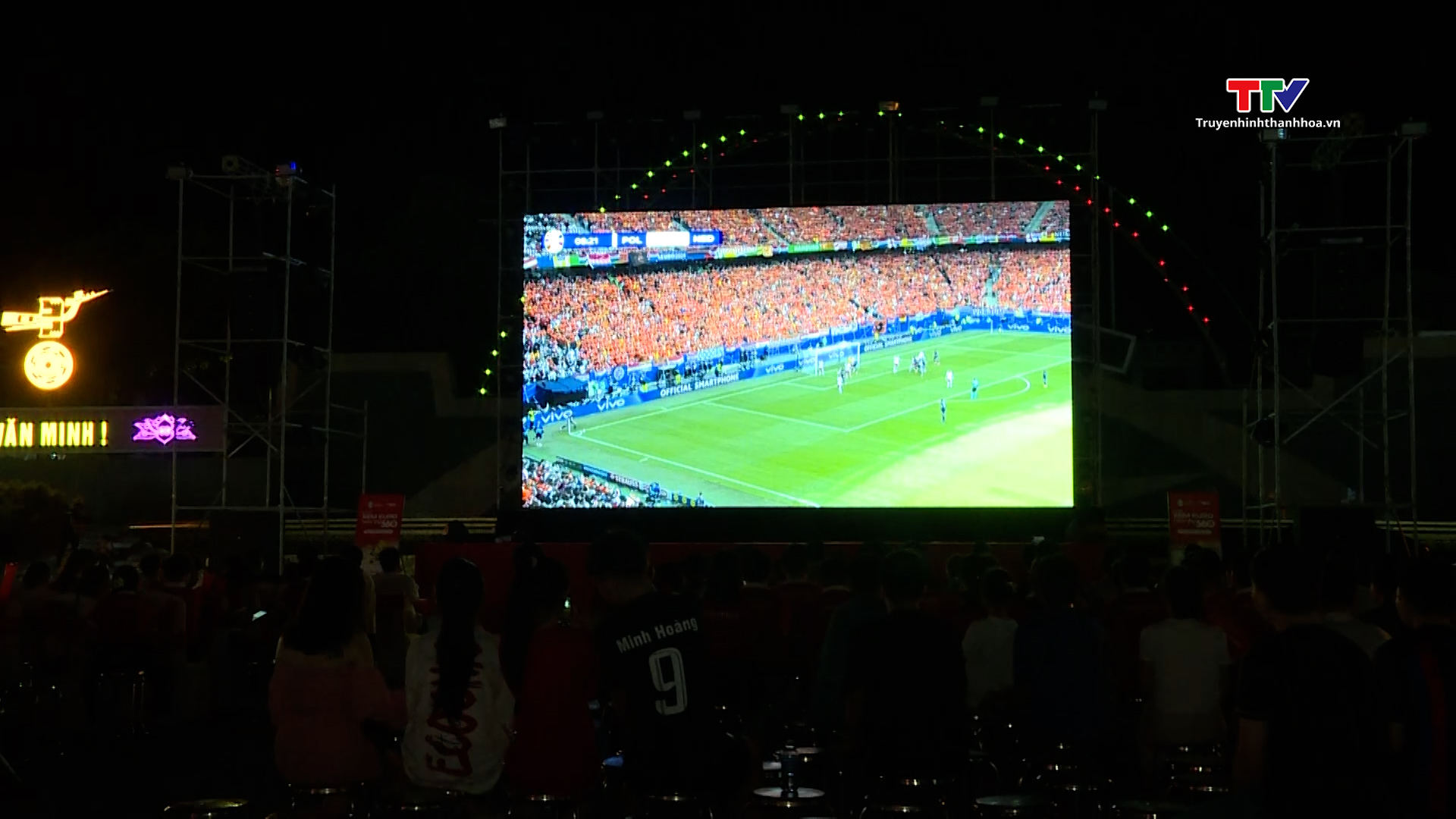Viettel Thanh Hoá lắp đặt màn hình lớn xem Euro 2024 
tại quảng trường Lam Sơn- Ảnh 1.