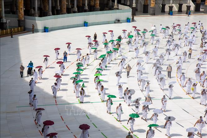 Nắng nóng ảnh hưởng tới lễ hành hương Hajj, hàng chục người tử vong do sốc nhiệt         - Ảnh 1.