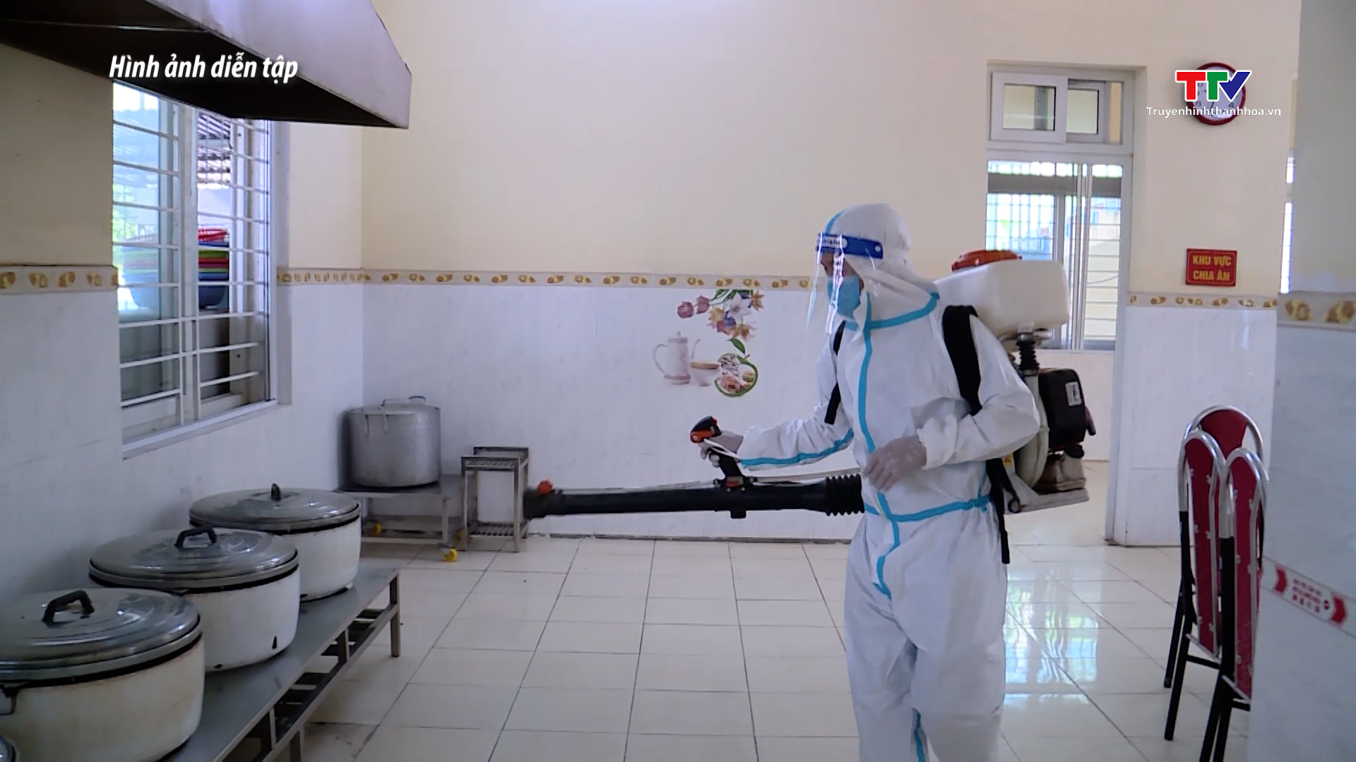Chủ động phòng, chống và xử lý ngộ độc thực phẩm tại bếp ăn tập thể trong trường học- Ảnh 4.