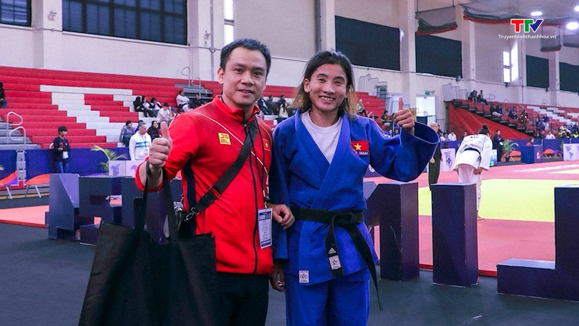 Võ sỹ môn Judo Hoàng Thị Tình được chào đón và tặng thưởng sau khi giành vé chính thức tham dự Olympic Paris 2024- Ảnh 4.
