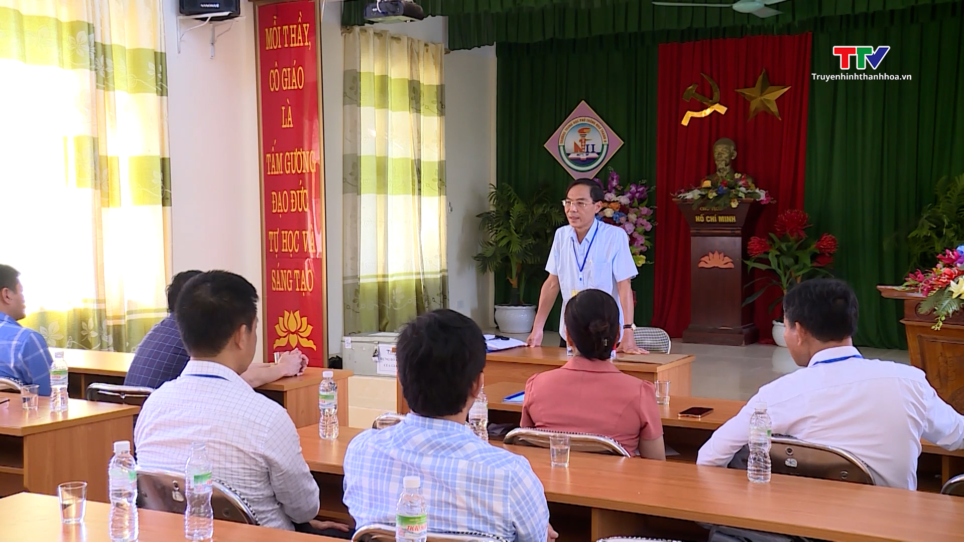 Ban Chỉ đạo thi Tốt nghiệp THPT 2024 tỉnh Thanh Hóa kiểm tra công tác tổ chức thi
- Ảnh 1.