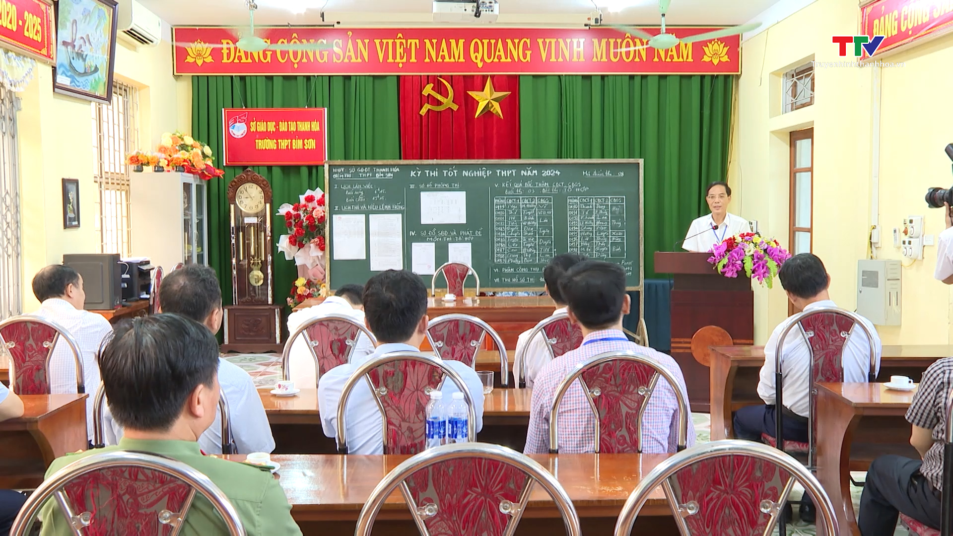 Phó Chủ tịch Ủy ban Nhân dân tỉnh Đầu Thanh Tùng kiểm tra công tác tổ chức thi tốt nghiệp THPT năm 2024- Ảnh 1.
