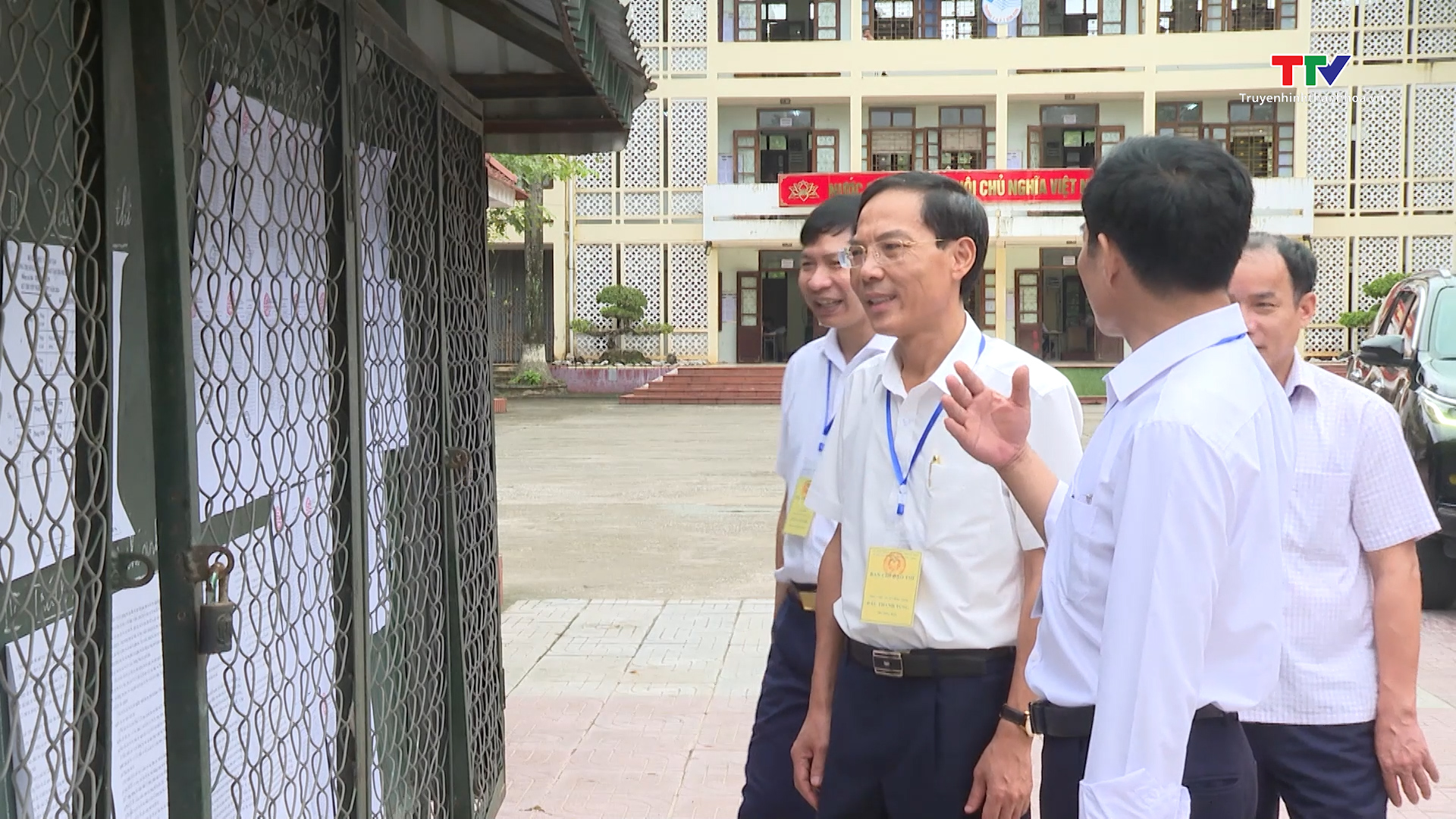 Phó Chủ tịch Ủy ban Nhân dân tỉnh Đầu Thanh Tùng kiểm tra công tác tổ chức thi tốt nghiệp THPT năm 2024- Ảnh 2.