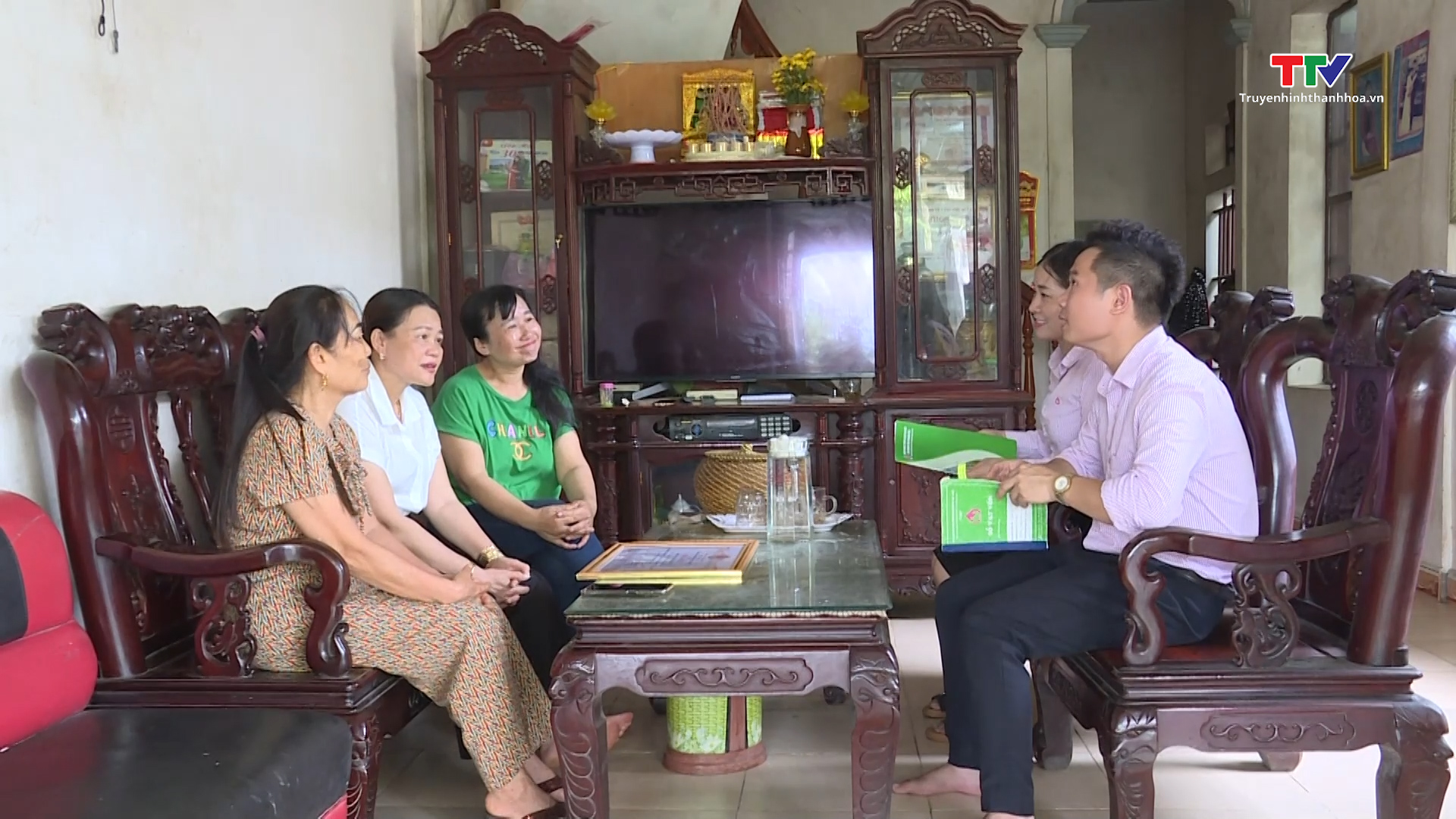 Thị xã Nghi Sơn tăng cường sự lãnh đạo của Đảng đối với tín dụng chính sách xã hội- Ảnh 2.