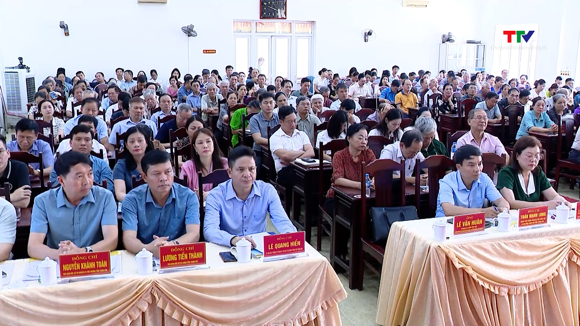 Bí thư Tỉnh ủy và các đại biểu HĐND tỉnh tiếp xúc cử tri thành phố Thanh Hóa- Ảnh 6.