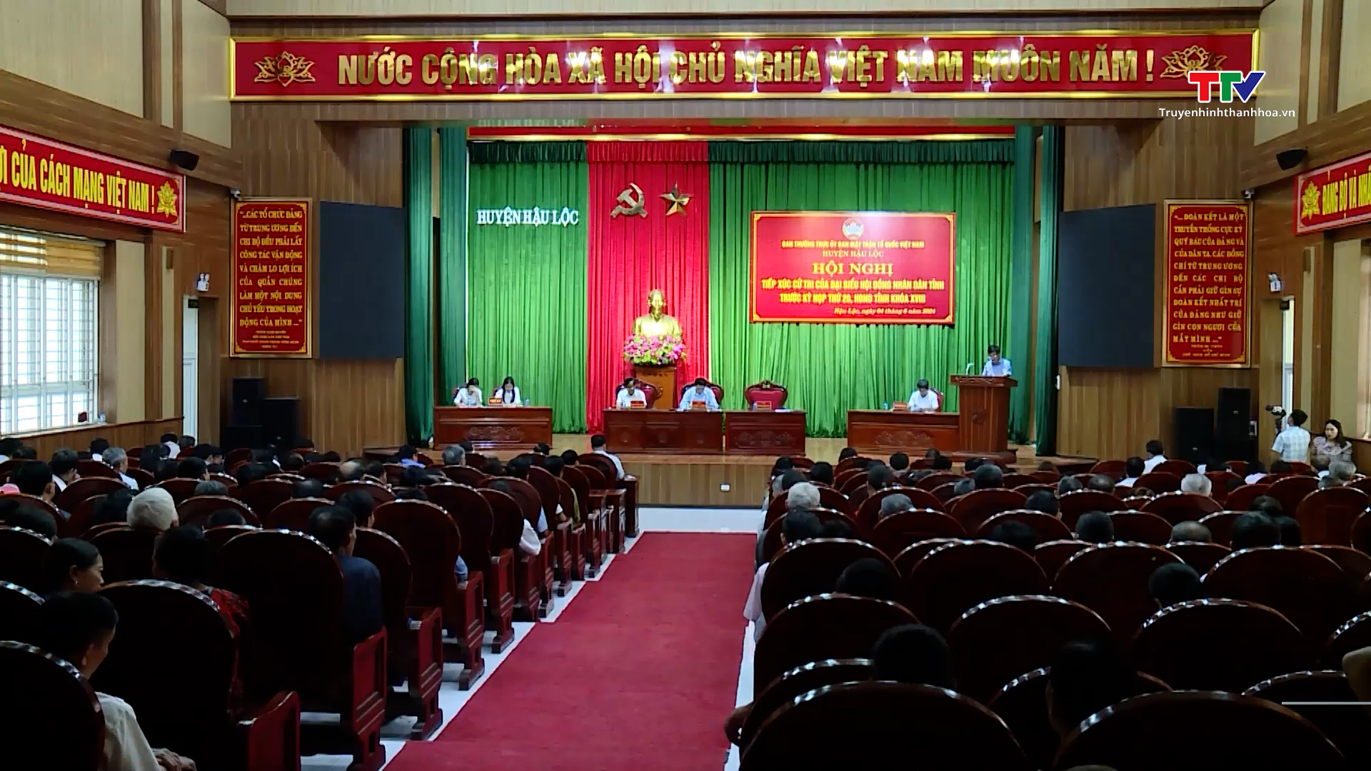 Phó Chủ tịch Uỷ ban Nhân dân tỉnh Lê Đức Giang tiếp xúc cử tri huyện Hậu Lộc- Ảnh 1.