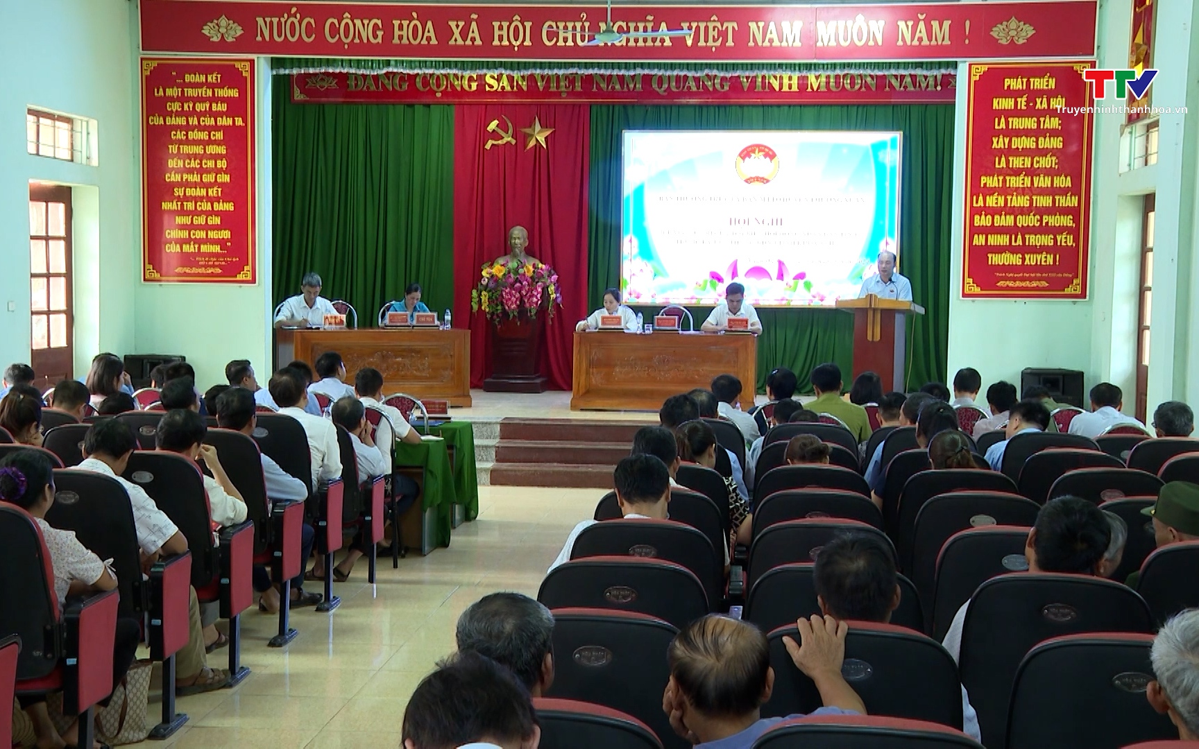 Đại biểu Hội đồng Nhân dân tỉnh tiếp xúc cử tri huyện Thường Xuân