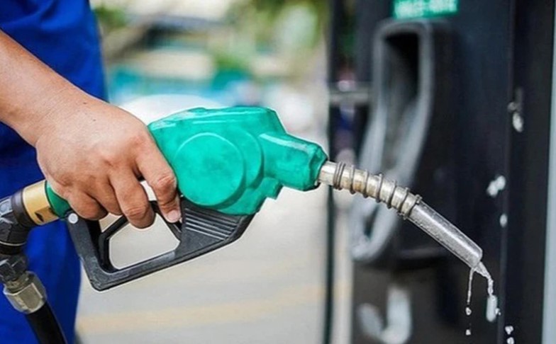 Ngày 6/6: Giá xăng dầu đồng loạt giảm, xăng E5RON92 giảm hơn 600 đồng/lít- Ảnh 1.