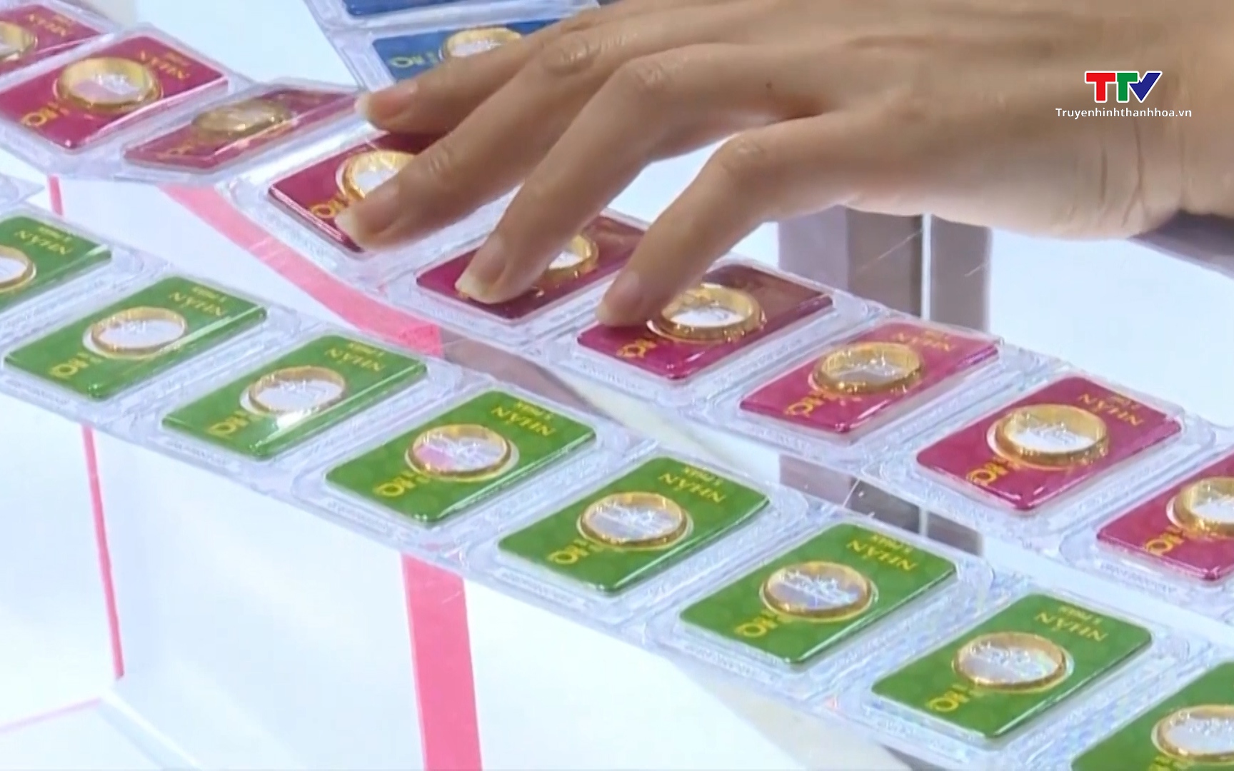 Giá vàng giảm mạnh