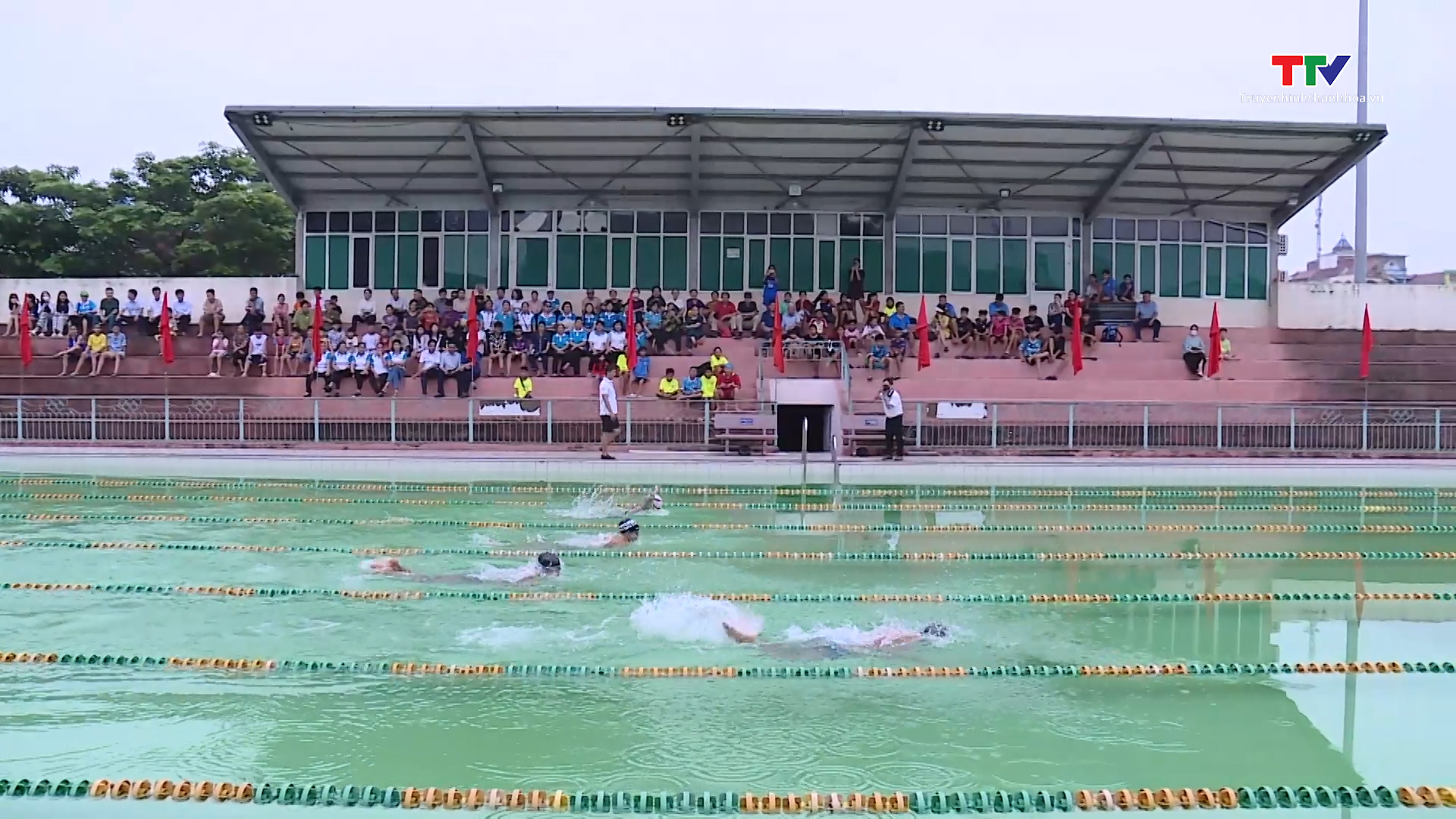 Thành phố Thanh Hóa phát động toàn dân tập luyện môn bơi, phòng chống đuối nước và khai mạc lớp dạy bơi cho trẻ em năm 2024- Ảnh 1.