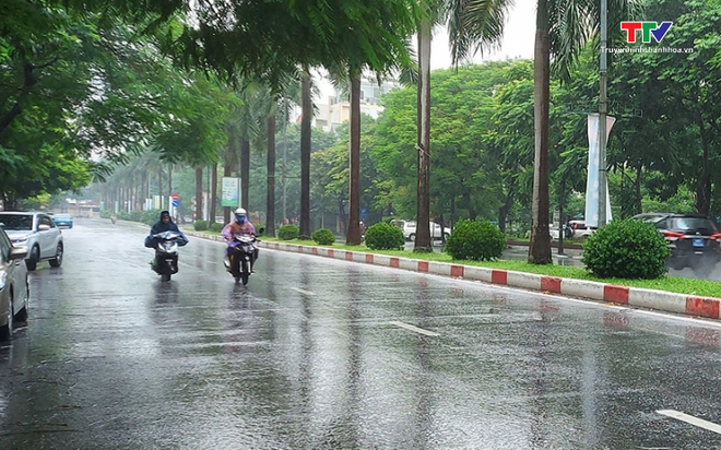 Ngày và đêm nay (09/6), khu vực tỉnh Thanh Hóa có mưa rào và dông rải rác- Ảnh 1.