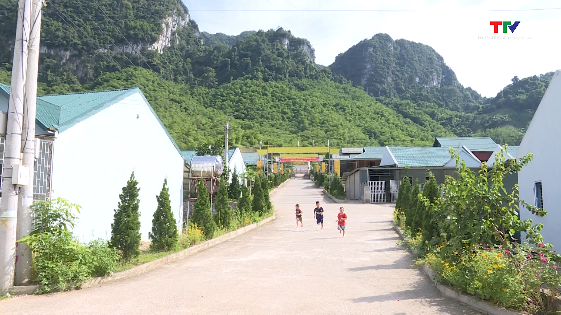 Huyện Quan Sơn xây dựng khu tái định cư cho đồng bào vùng thiên tai- Ảnh 1.