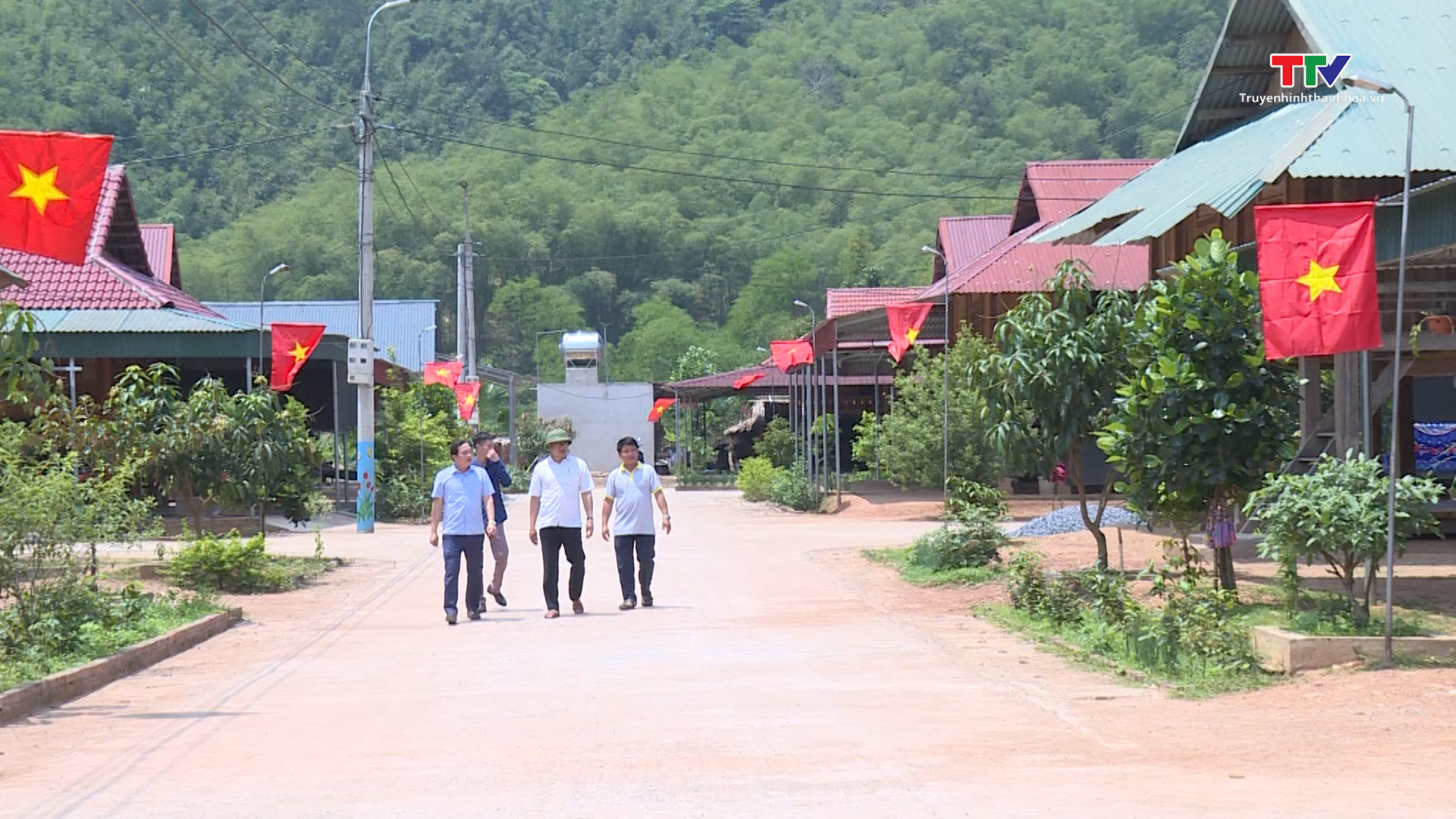 Huyện Quan Sơn xây dựng khu tái định cư cho đồng bào vùng thiên tai- Ảnh 2.