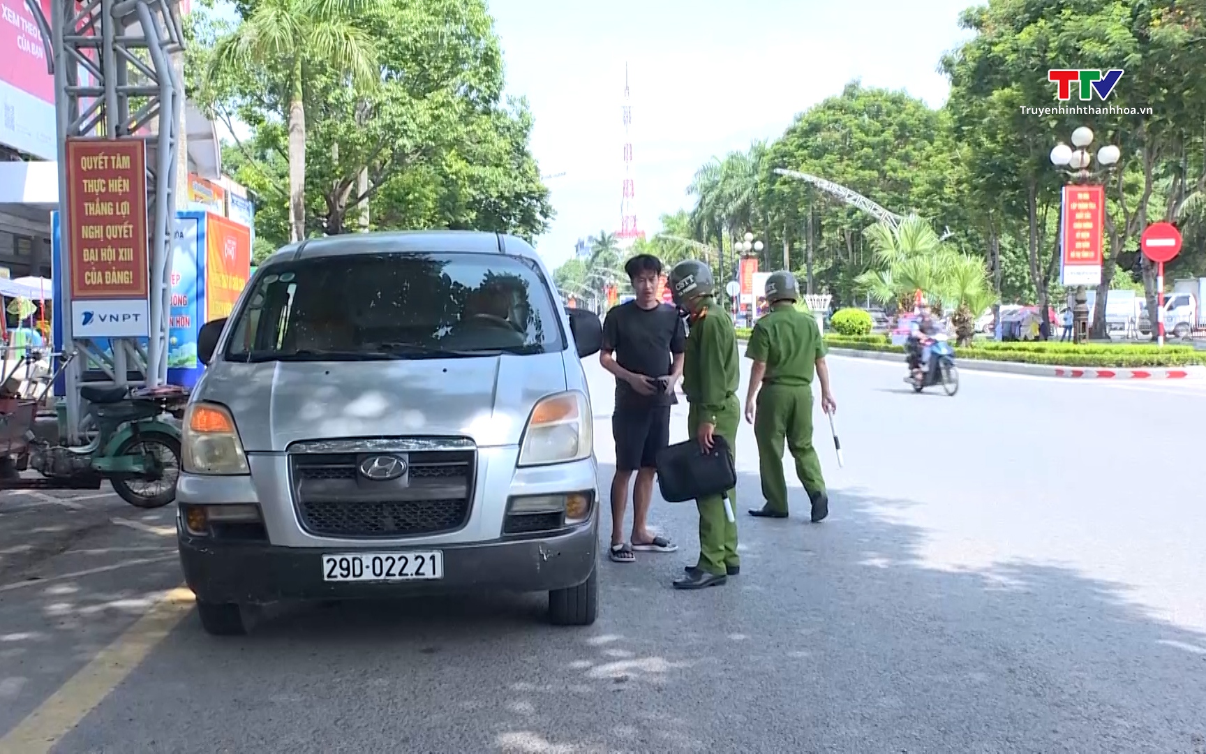 Thành phố Thanh Hóa tăng cường phạt nguội ô tô dừng đỗ không đúng quy định