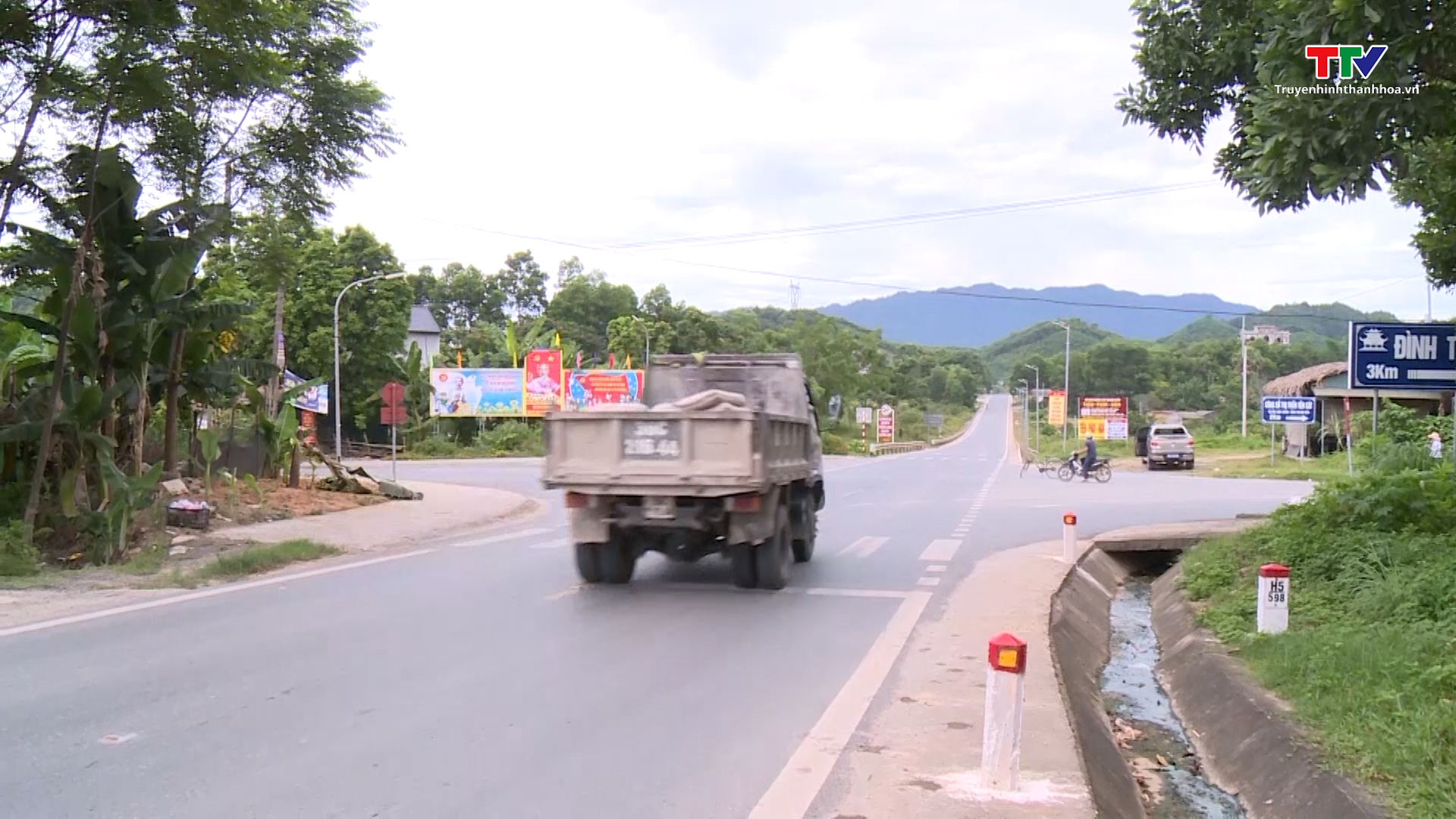 Công an huyện Như Xuân triển khai đồng bộ giải pháp kéo giảm tai nạn giao thông- Ảnh 2.