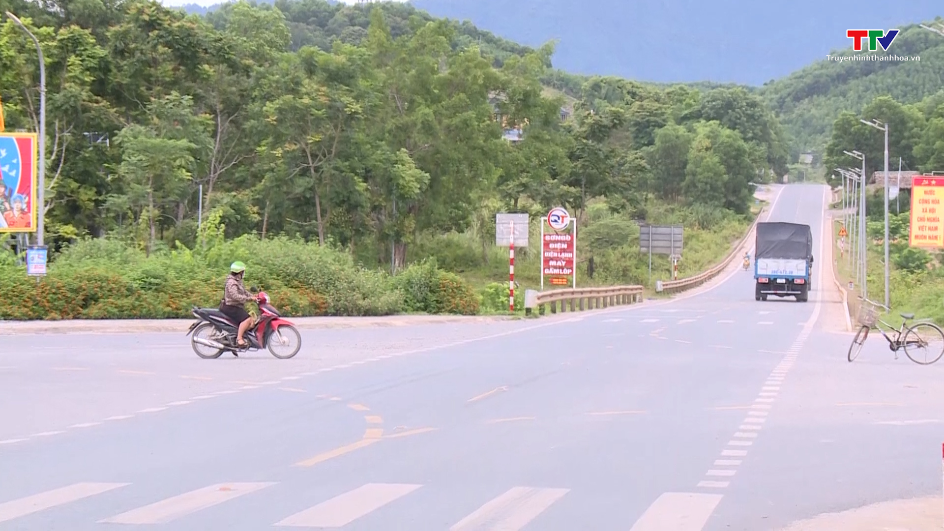 Công an huyện Như Xuân triển khai đồng bộ giải pháp kéo giảm tai nạn giao thông- Ảnh 1.