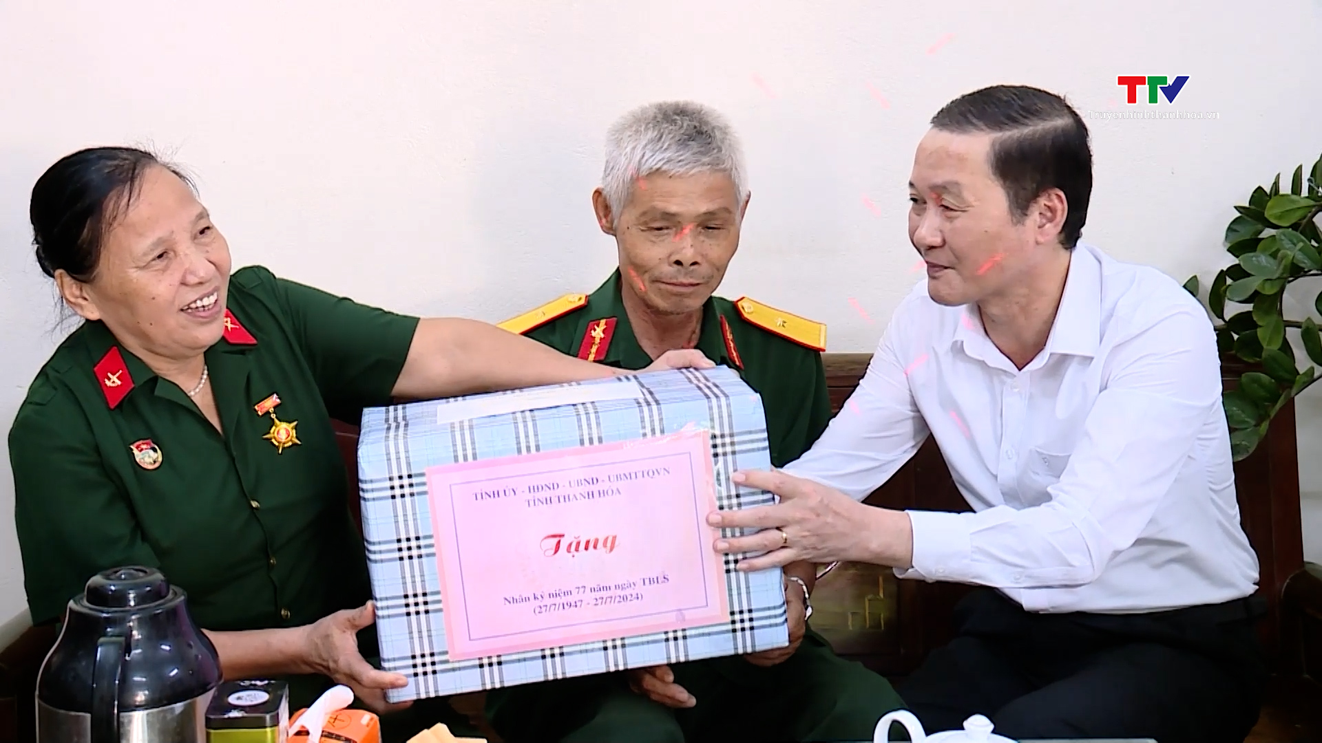 Chủ tịch UBND tỉnh Đỗ Minh Tuấn thăm, tặng quà gia đình chính sách trên địa bàn Thành phố Thanh Hóa- Ảnh 1.