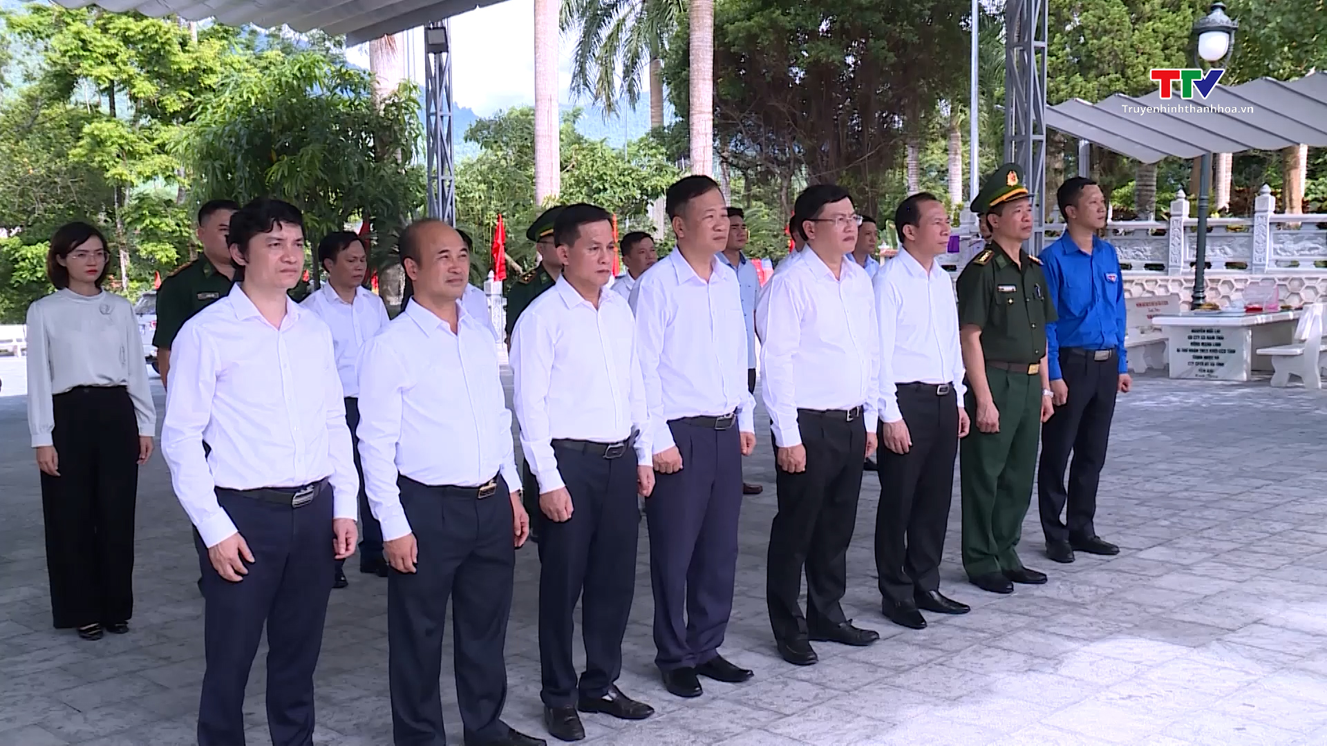 Đoàn đại biểu tỉnh Thanh Hóa viếng các anh hùng, liệt sỹ tại tỉnh Hà Giang- Ảnh 1.