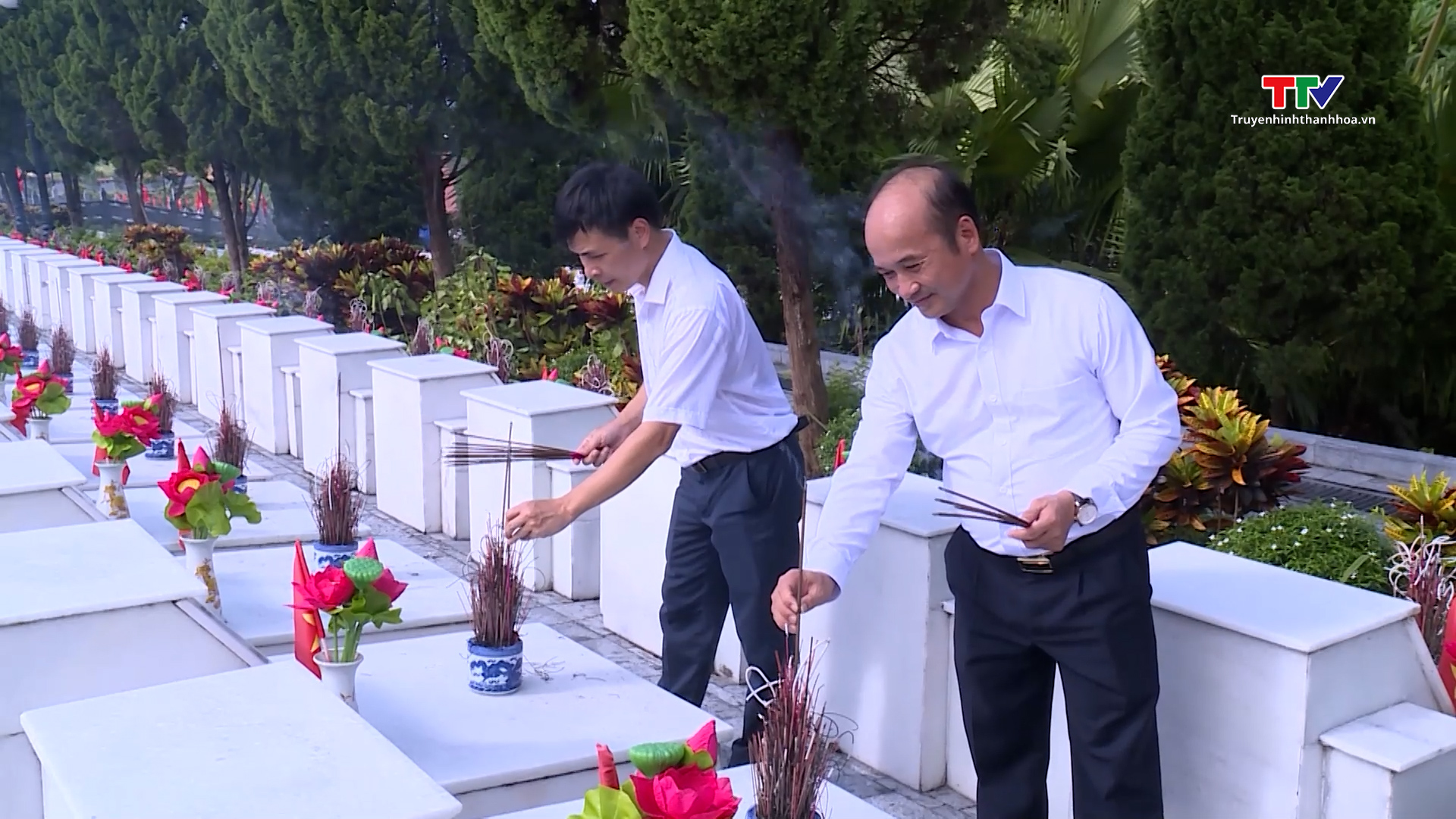 Đoàn đại biểu tỉnh Thanh Hóa viếng các anh hùng, liệt sỹ tại tỉnh Hà Giang- Ảnh 3.