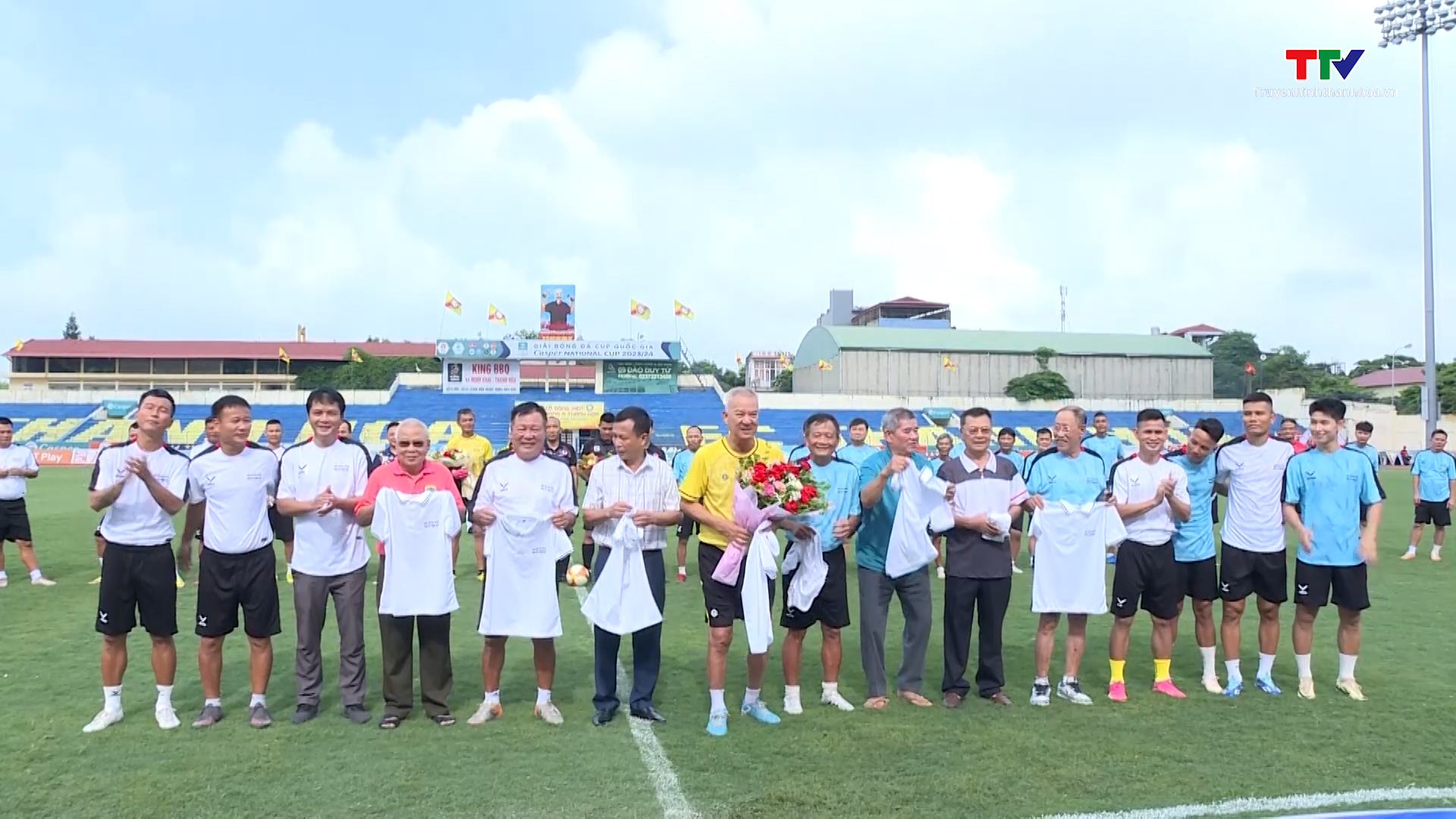 Giao lưu và gặp mặt các thế hệ bóng đá Thanh Hoá năm 2024- Ảnh 2.