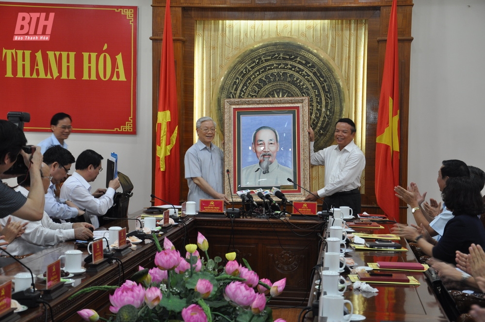 Những hình ảnh về Tổng Bí thư Nguyễn Phú Trọng với Đảng bộ, chính quyền và Nhân dân tỉnh Thanh Hóa- Ảnh 25.