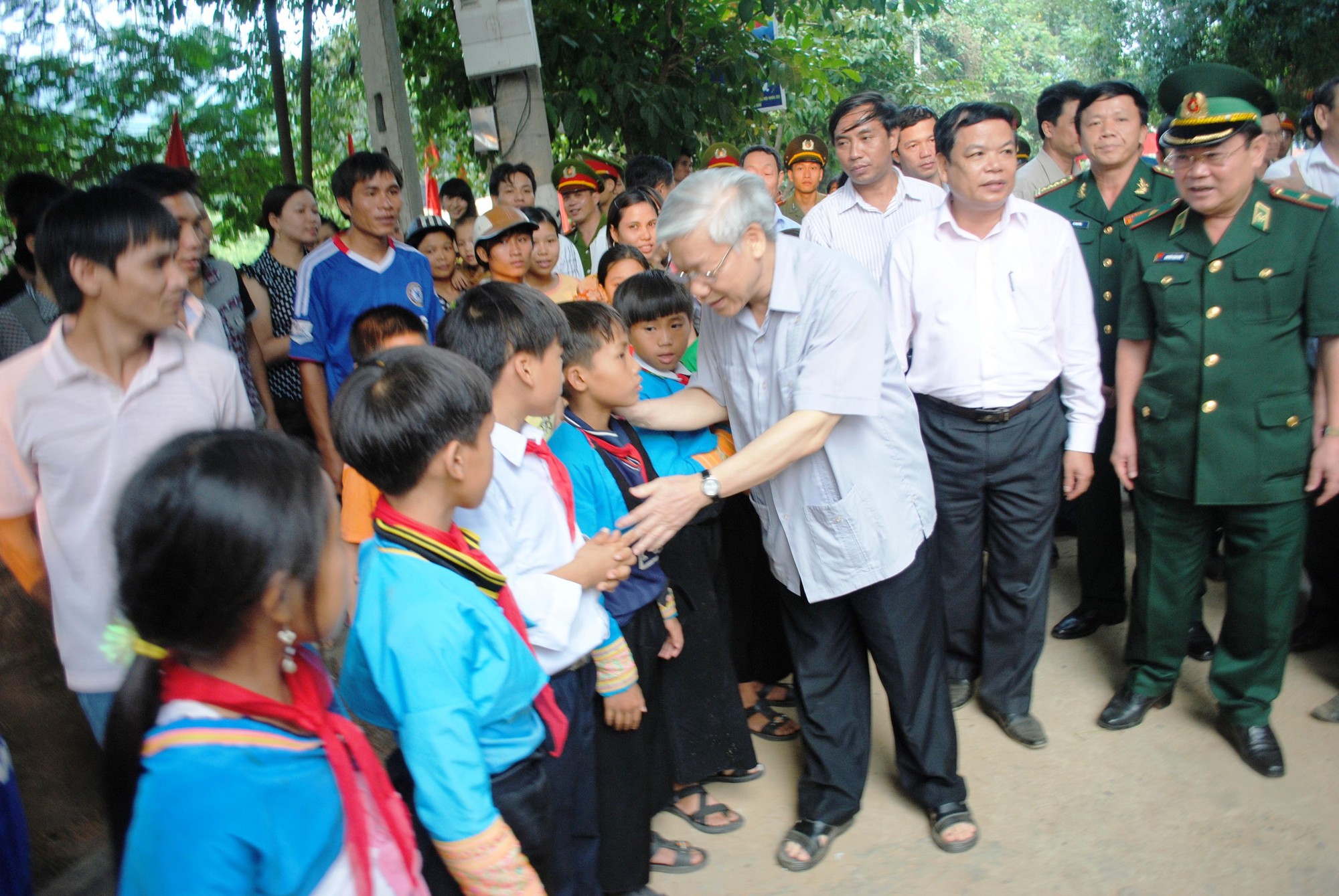 Một số hình ảnh Tổng Bí thư Nguyễn Phú Trọng với đồng bào Mường Lát ở Thanh Hóa- Ảnh 7.