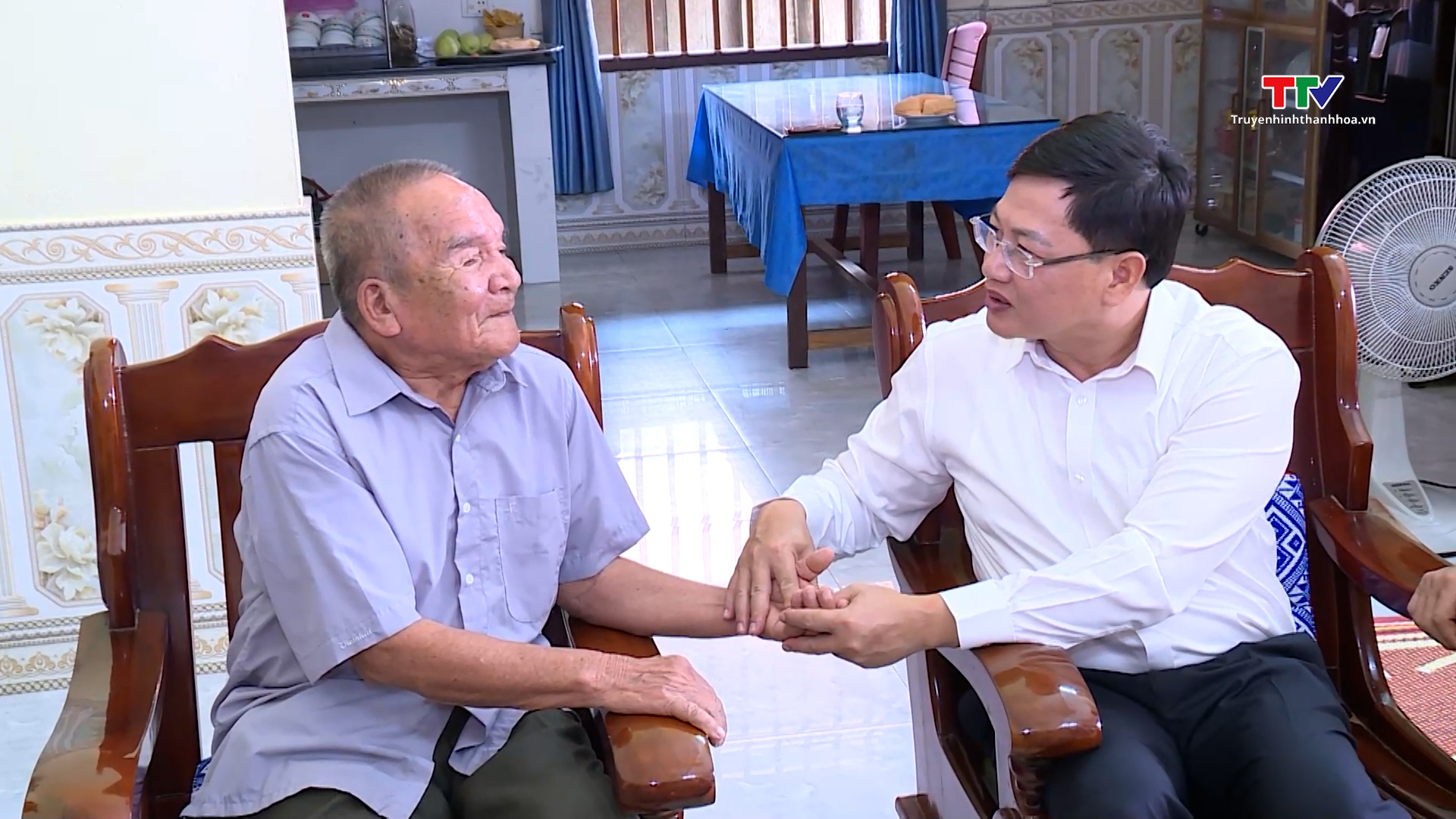 Phó Chủ tịch UBND tỉnh Mai Xuân Liêm thăm, tặng qùa các gia đình chính sách- Ảnh 4.