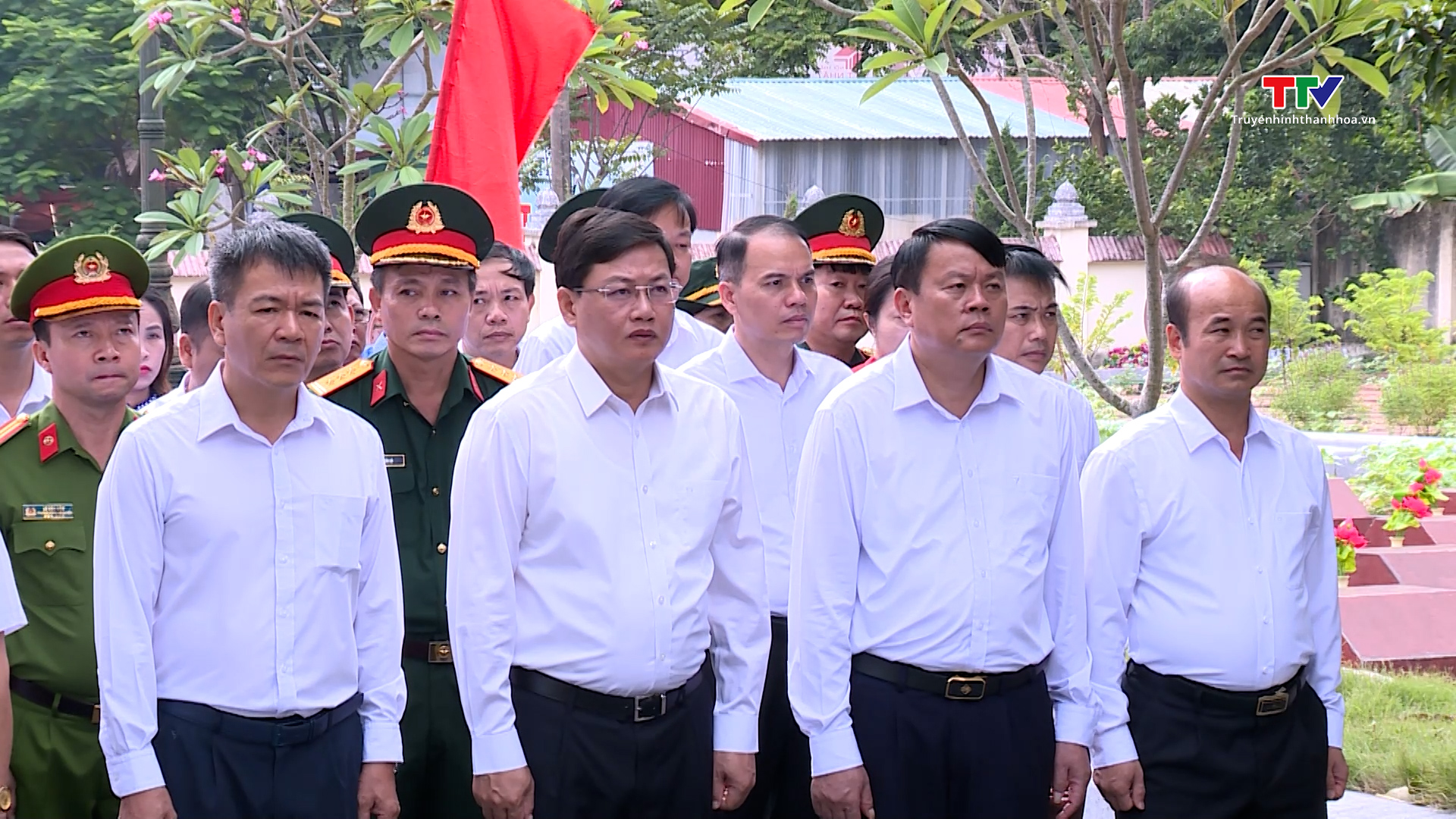 Phó Chủ tịch UBND tỉnh Mai Xuân Liêm thăm, tặng qùa các gia đình chính sách- Ảnh 1.