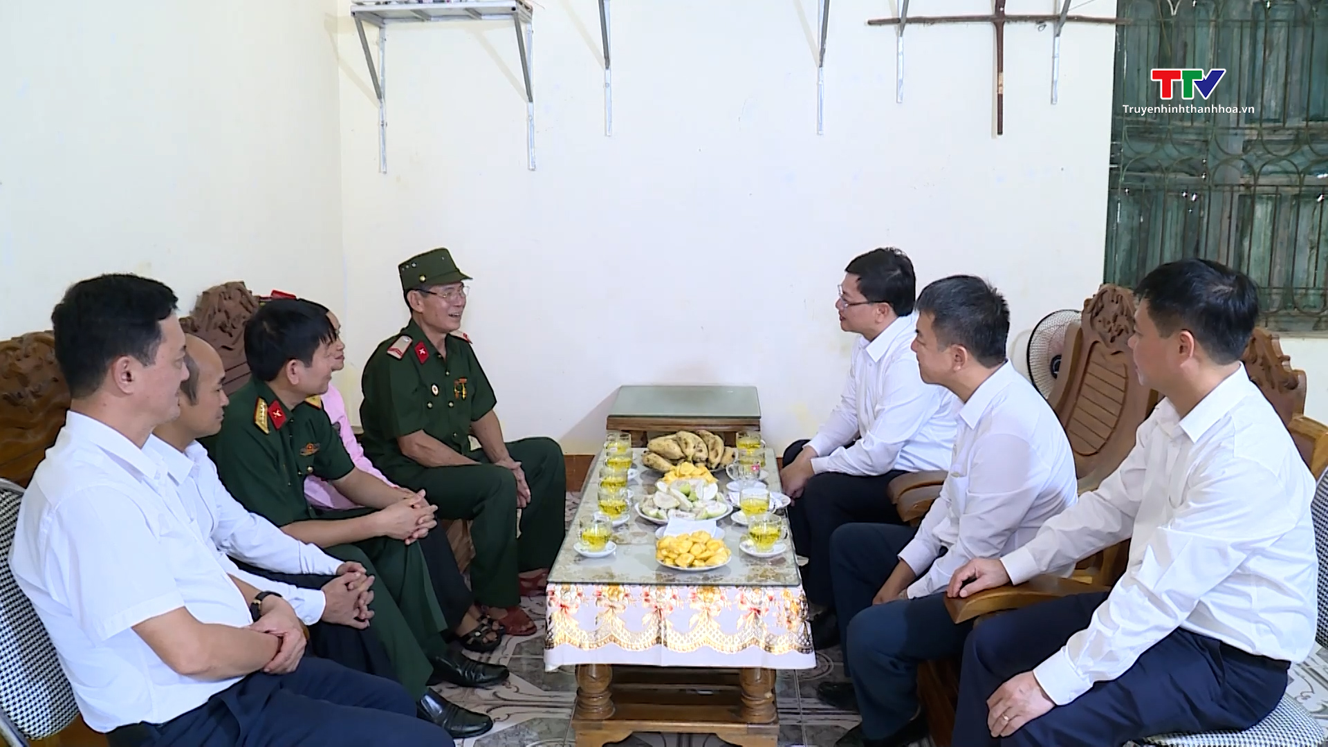 Phó Chủ tịch UBND tỉnh Mai Xuân Liêm thăm, tặng qùa các gia đình chính sách- Ảnh 5.