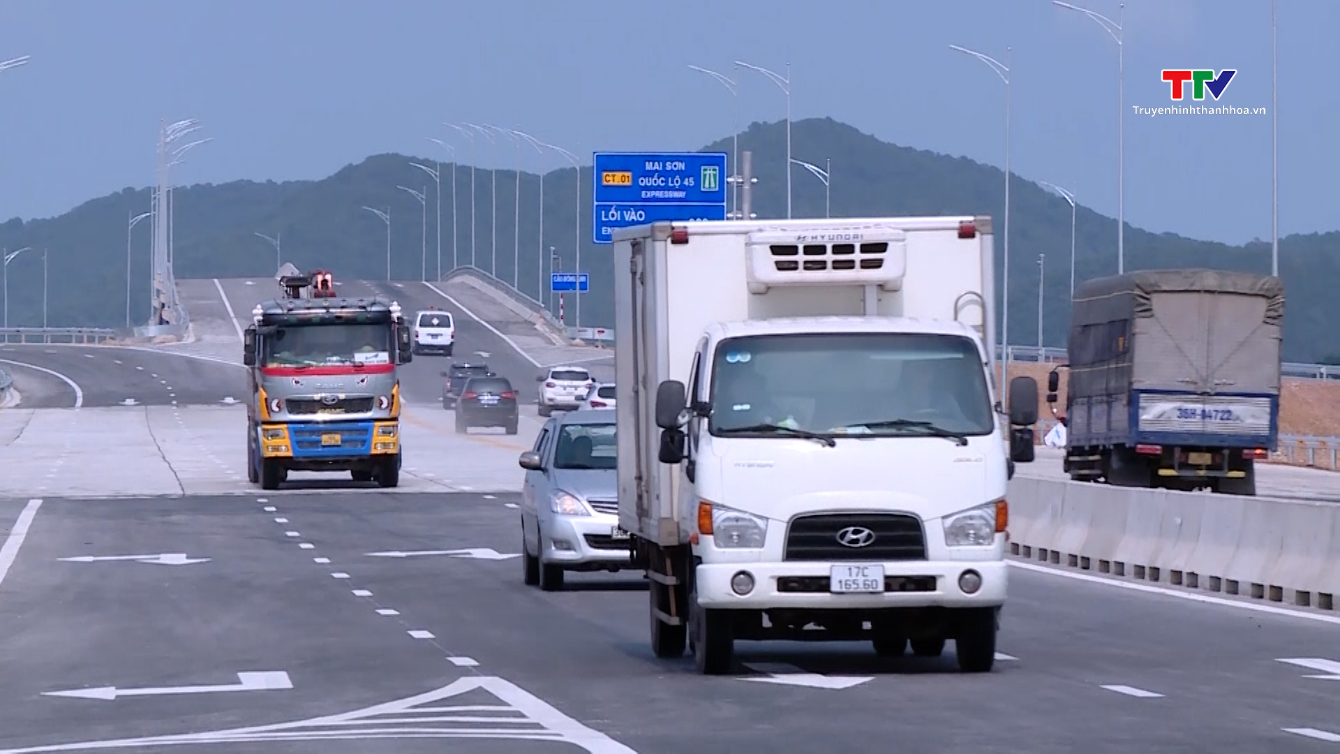 Cảnh sát giao thông ghi hình "phạt nguội" trên cao tốc	- Ảnh 1.