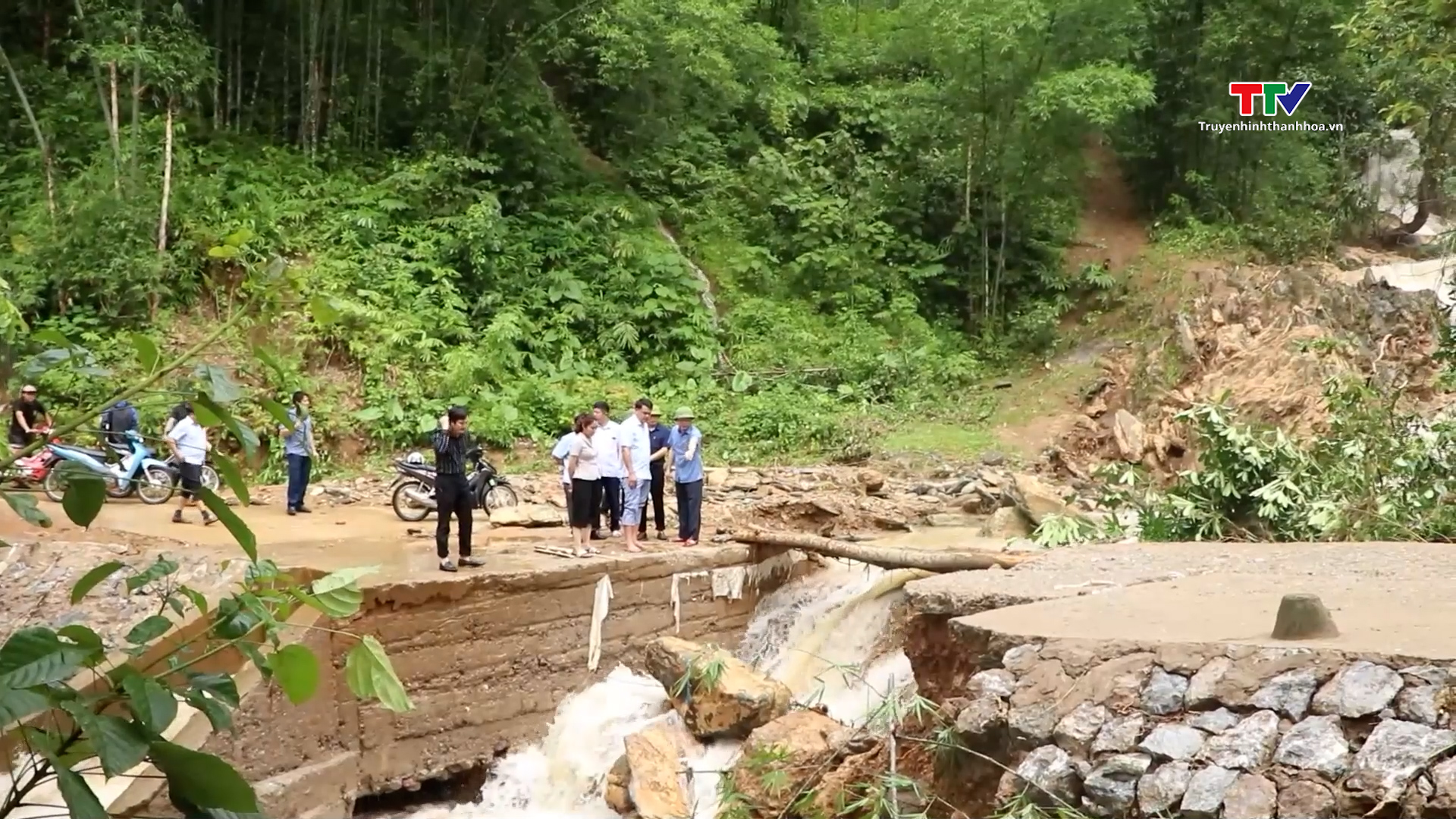 Các địa phương khẩn trương khắc phục thiệt hại do mưa lũ- Ảnh 1.