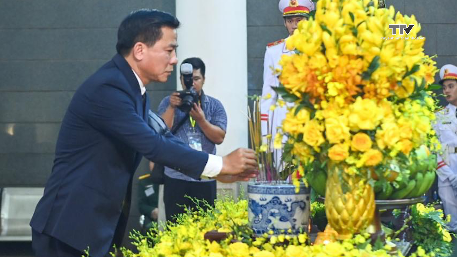 Đoàn đại biểu tỉnh Thanh Hóa viếng, tiễn biệt đồng chí Tổng Bí thư Nguyễn Phú Trọng- Ảnh 4.