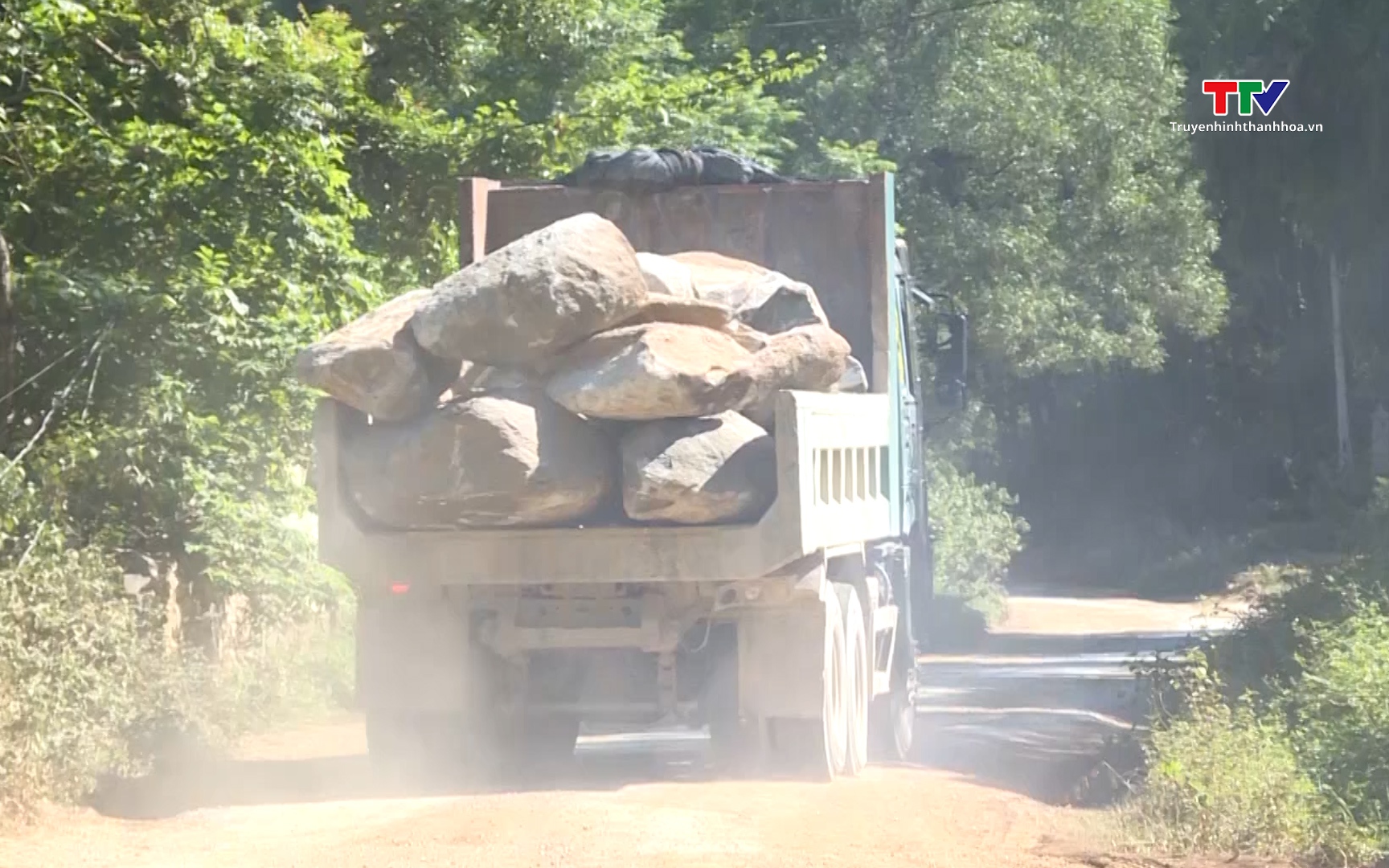 Vĩnh Lộc: Xe quá tải gây mất an toàn giao thông