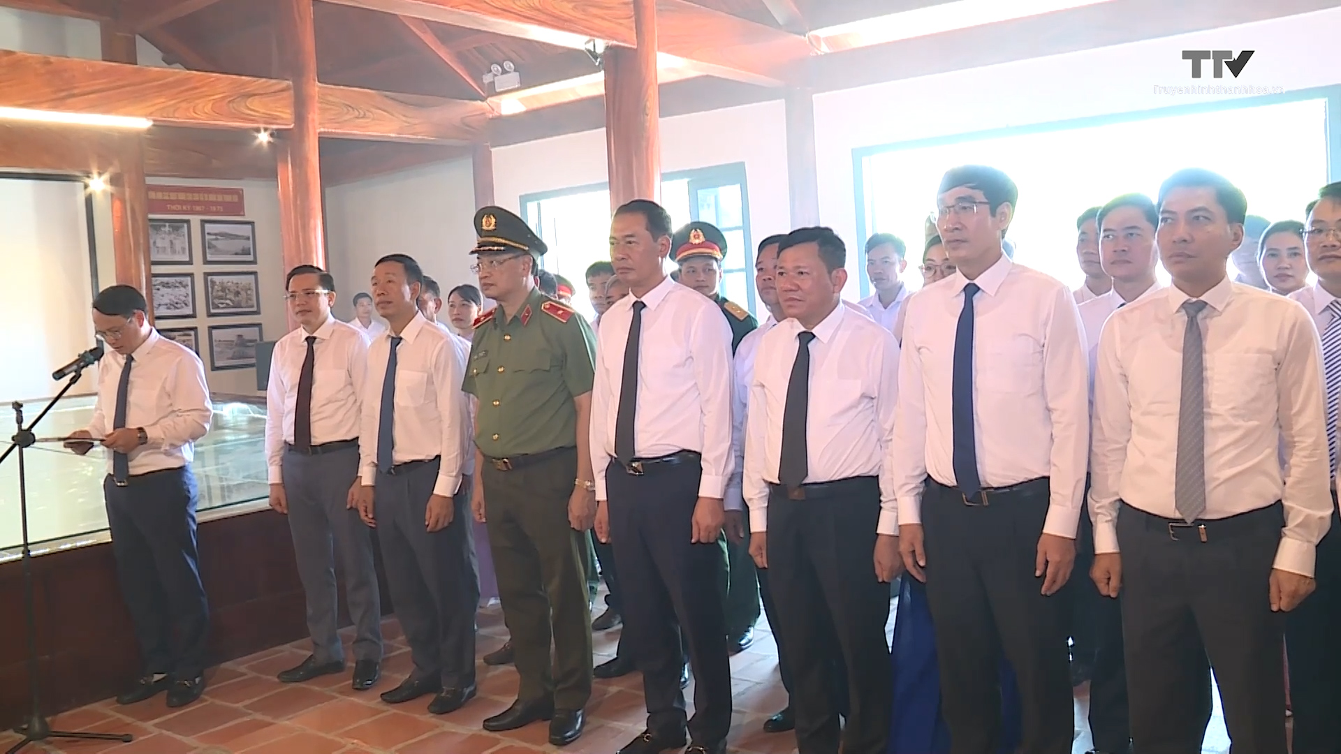 Đoàn đại biểu tỉnh Thanh Hóa dâng hương tại các di tích lịch sử cách mạng- Ảnh 2.