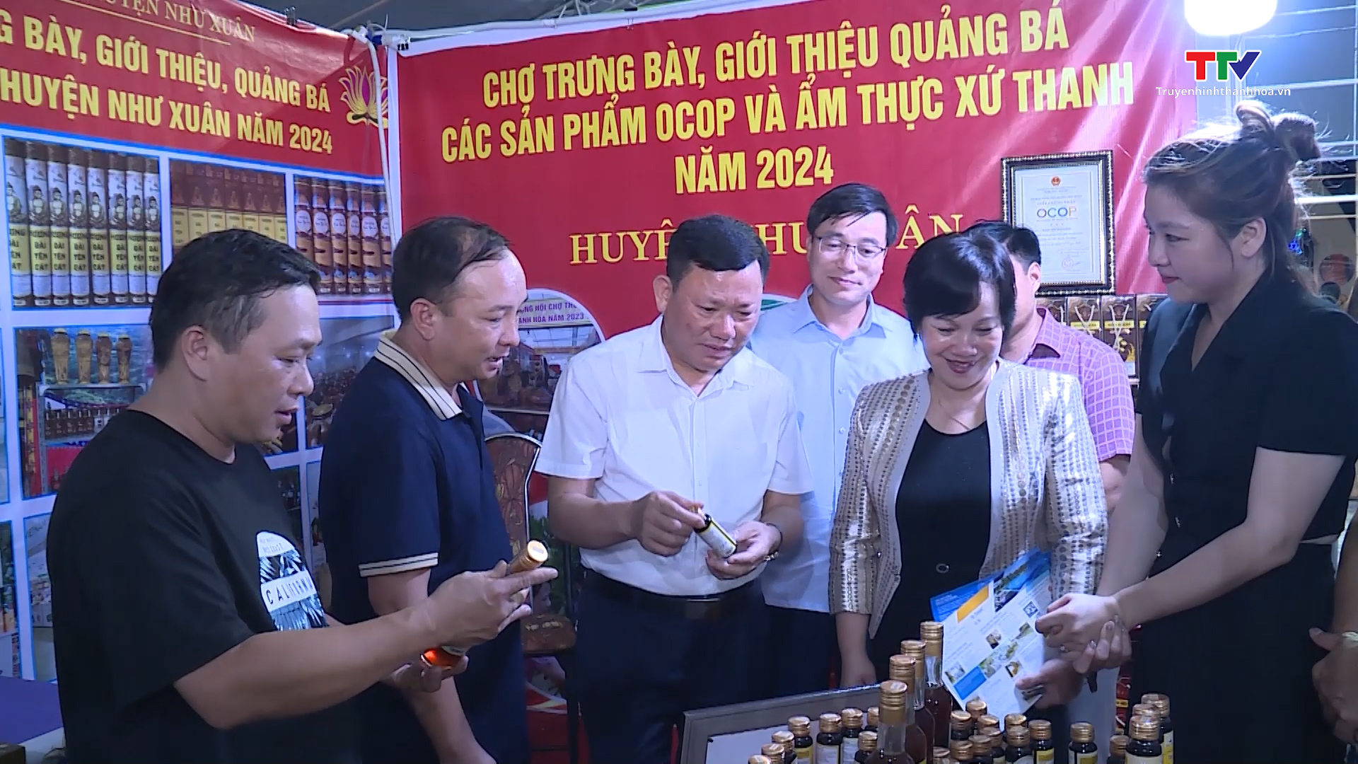 Chợ trưng bày, giới thiệu, quảng bá các sản phẩm OCOP và ẩm thực xứ Thanh năm 2024- Ảnh 1.