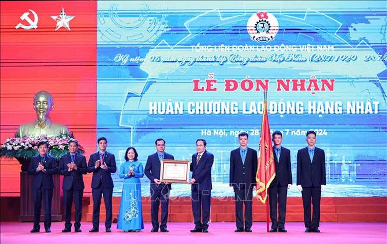 Công đoàn Việt Nam đổi mới mạnh mẽ, toàn diện, khẳng định vai trò nòng cốt trong xây dựng giai cấp công nhân- Ảnh 4.