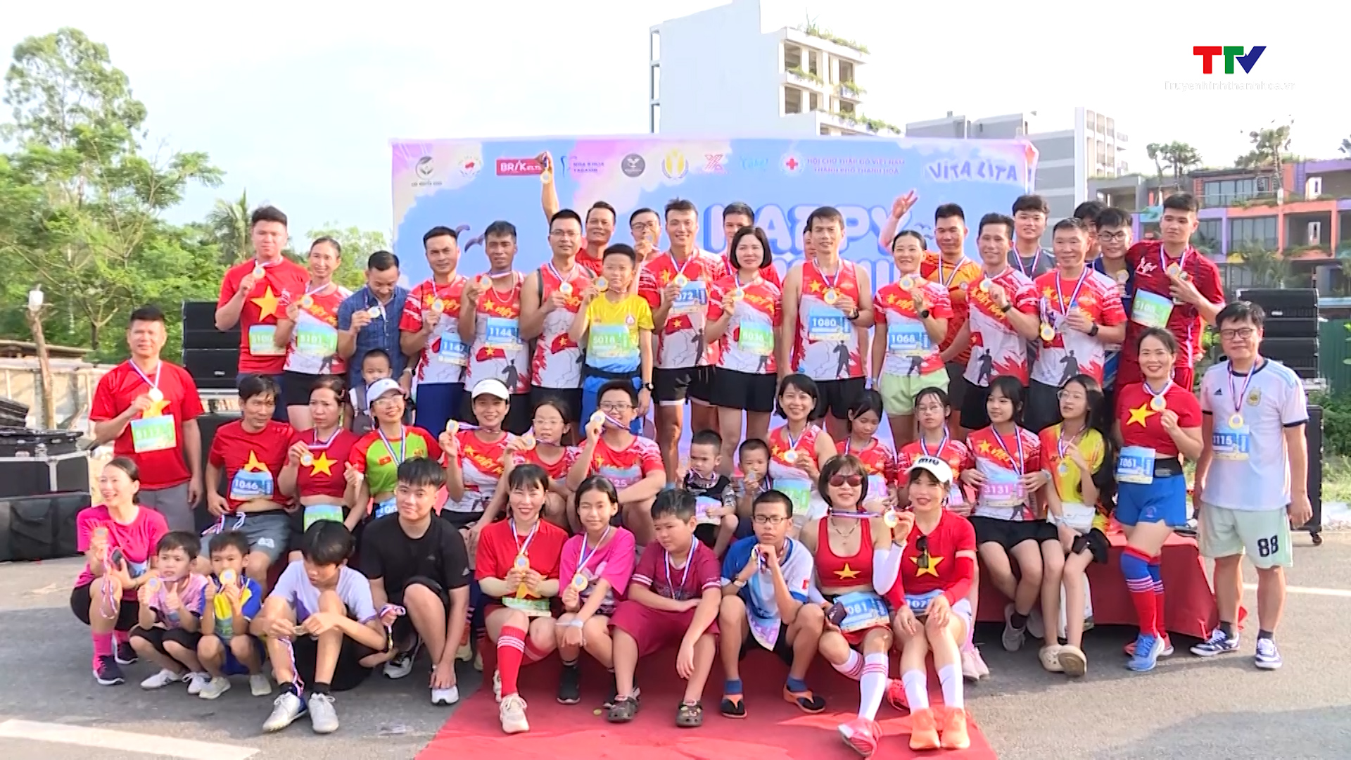 Sôi động với giải chạy gây quỹ từ thiện vì cộng đồng Happy Running năm 2024- Ảnh 3.