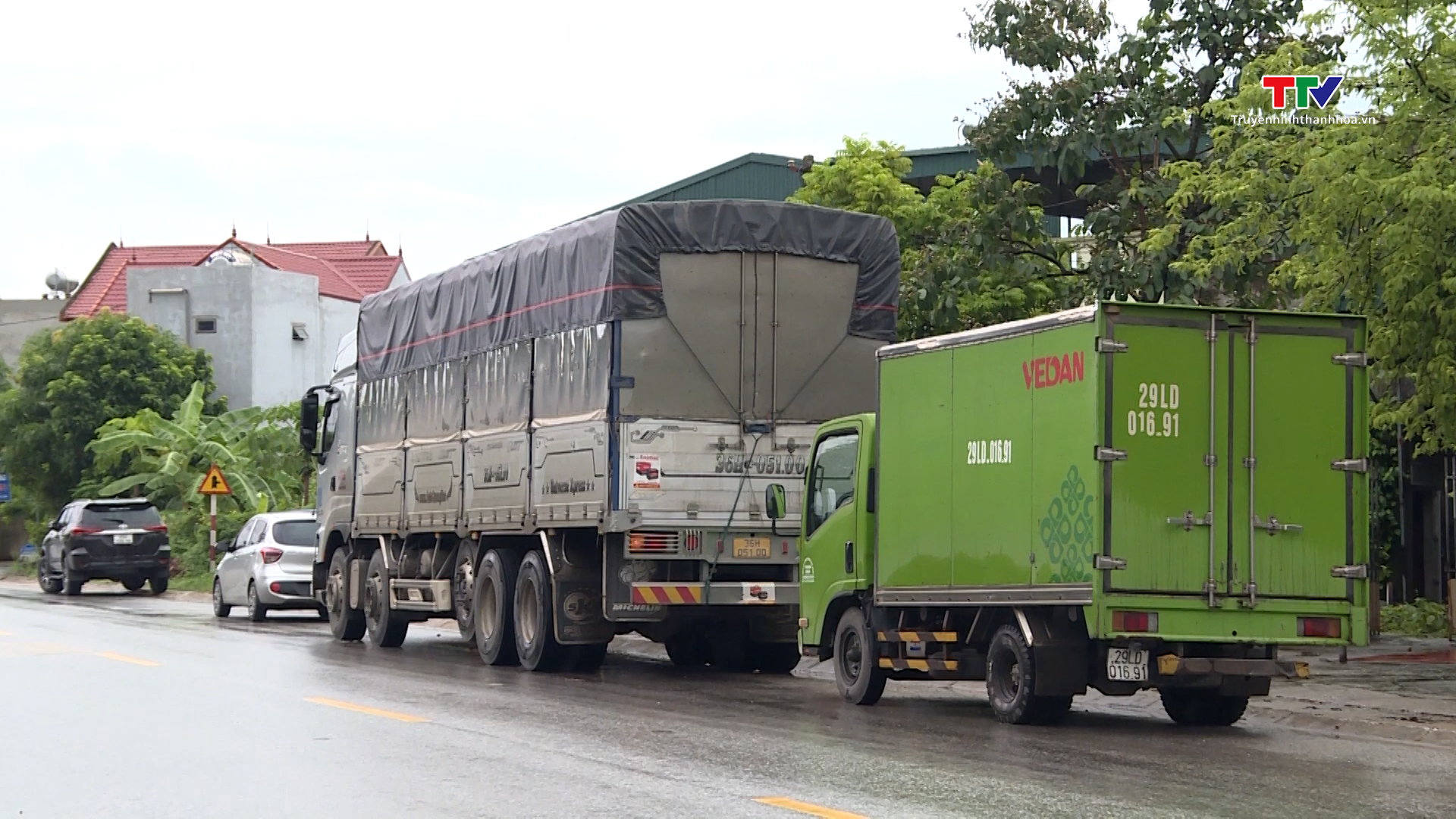 Xử lý nghiêm tình trạng xe dừng đỗ sai quy định tại thành phố Thanh Hoá- Ảnh 1.