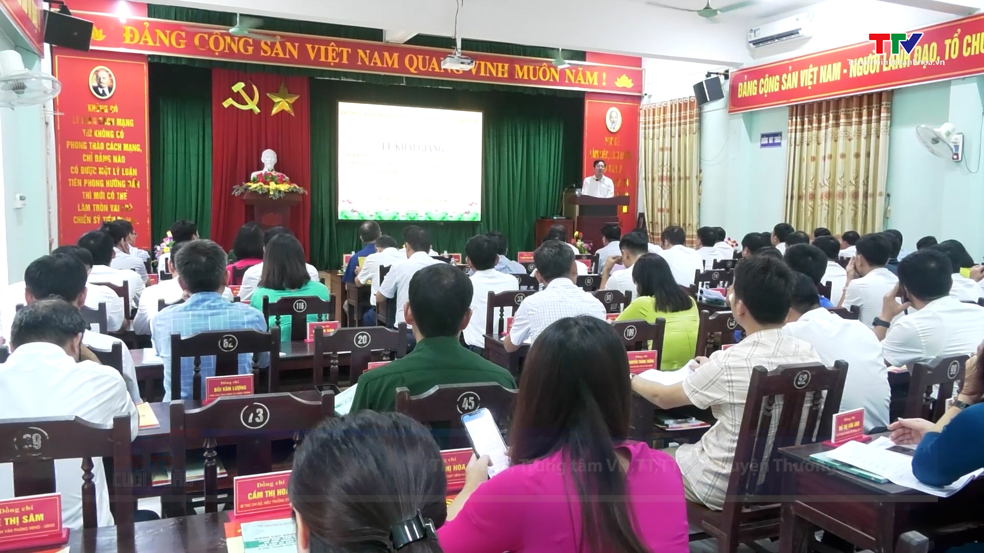 Khai giảng lớp bồi dưỡng cán bộ nguồn Ban Chấp hành Đảng bộ huyện và các chức danh lãnh đạo huyện Thường Xuân- Ảnh 1.