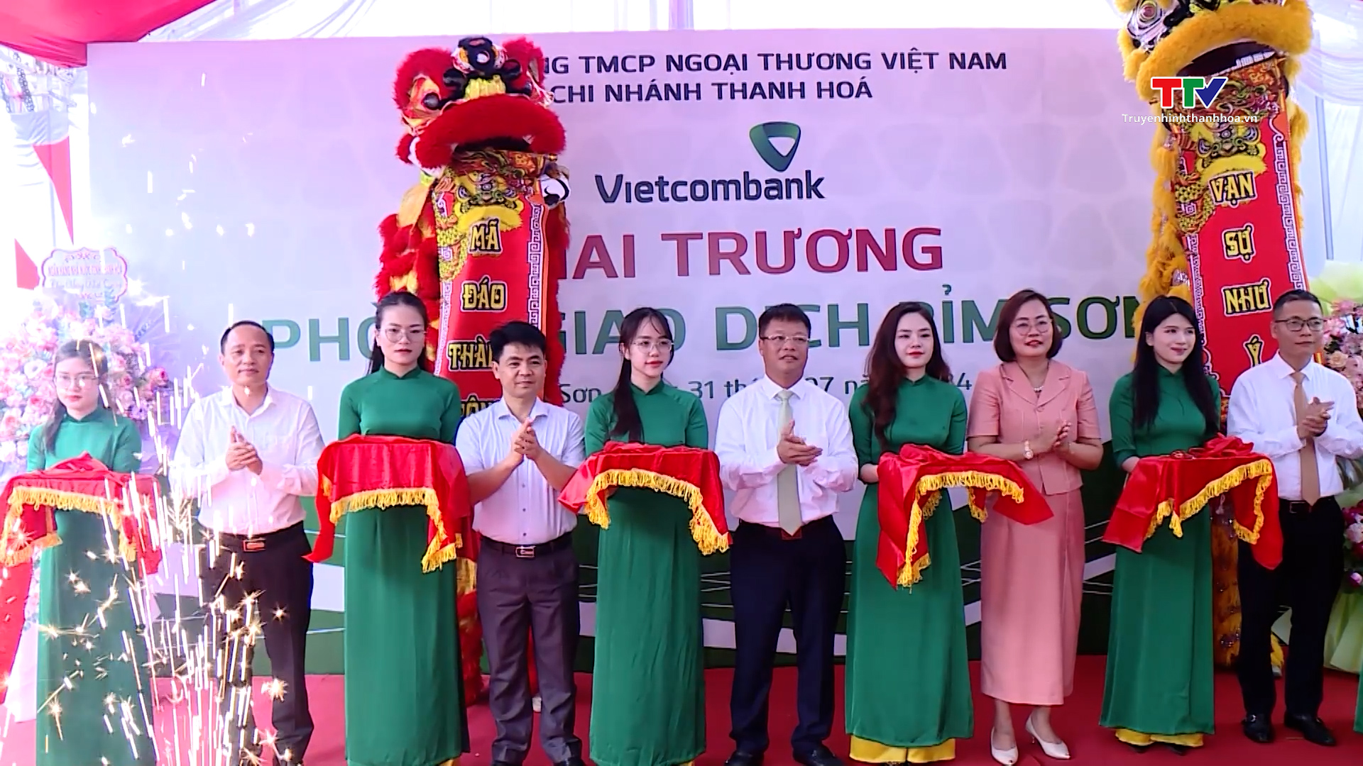 Vietcombank Thanh Hóa khai trương phòng giao dịch Bỉm Sơn- Ảnh 1.