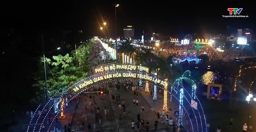 Hấp dẫn phố đi bộ đầu tiên tại thành phố Thanh Hóa- Ảnh 1.