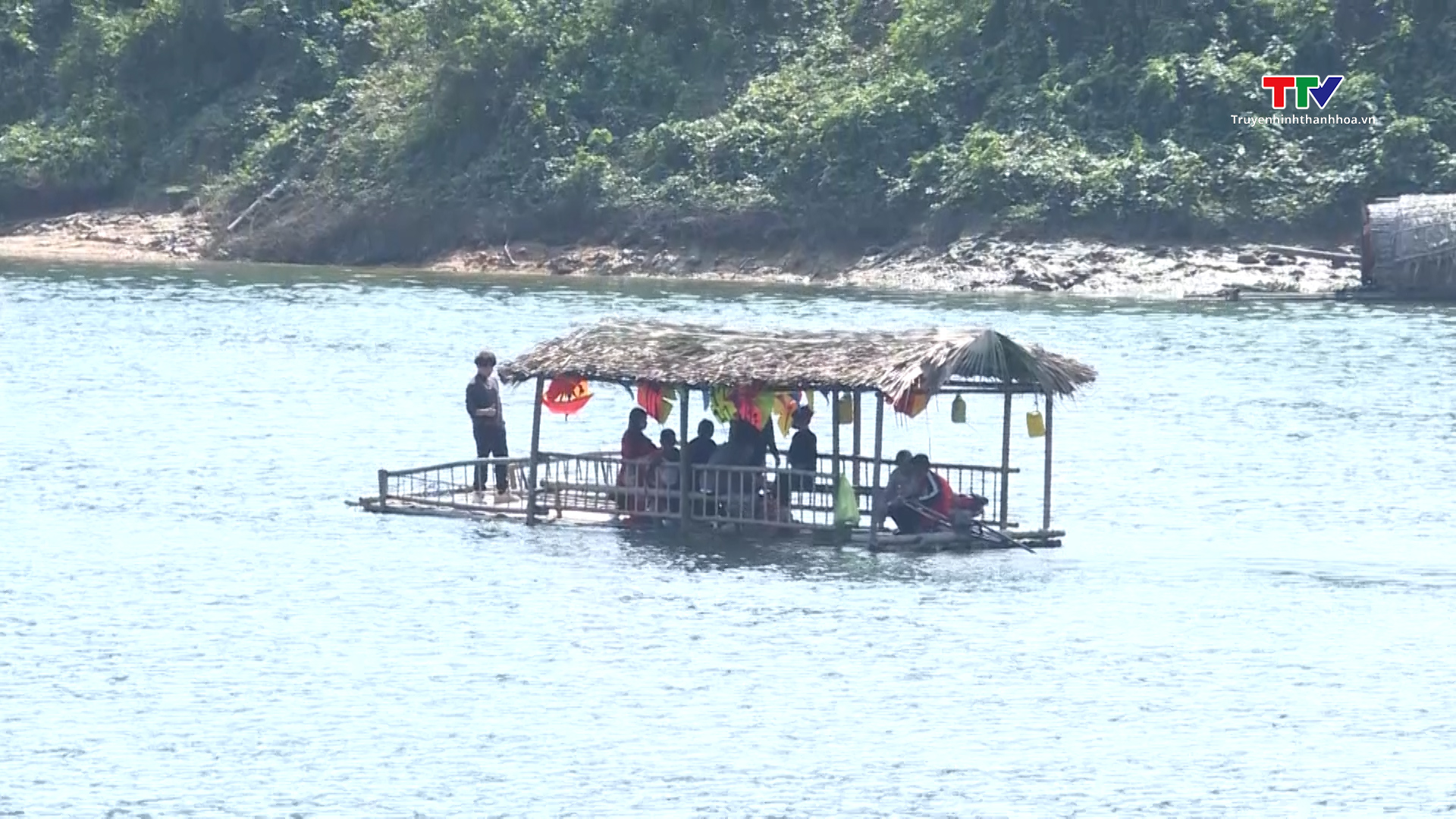 Huyện Thường Xuân nghiêm cấm bè mảng chở khách du lịch trên lòng hồ Xuân Minh- Ảnh 6.